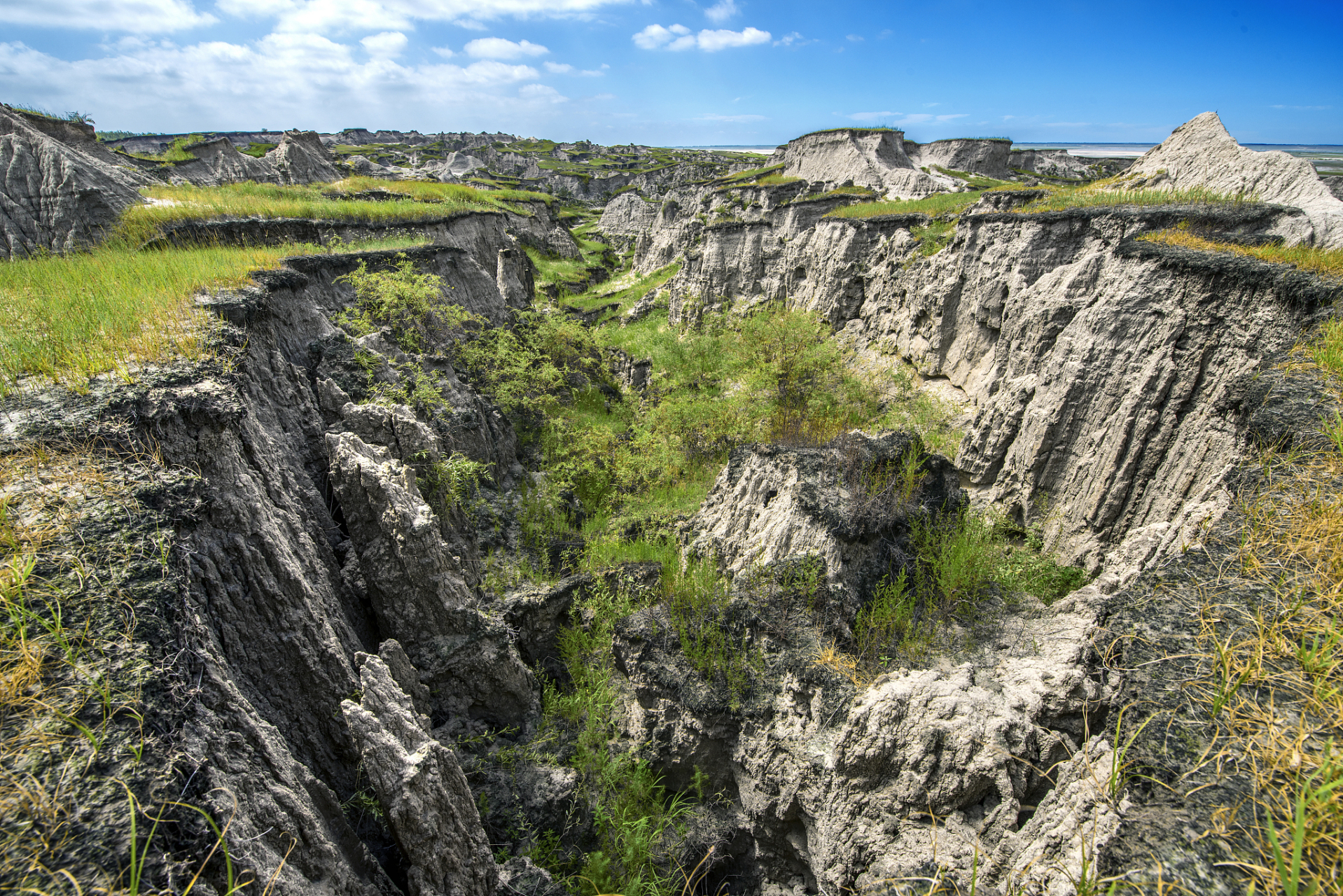 话说,在吉林省松原市乾安县境内,有一个乾安泥林国家地质公园,它是