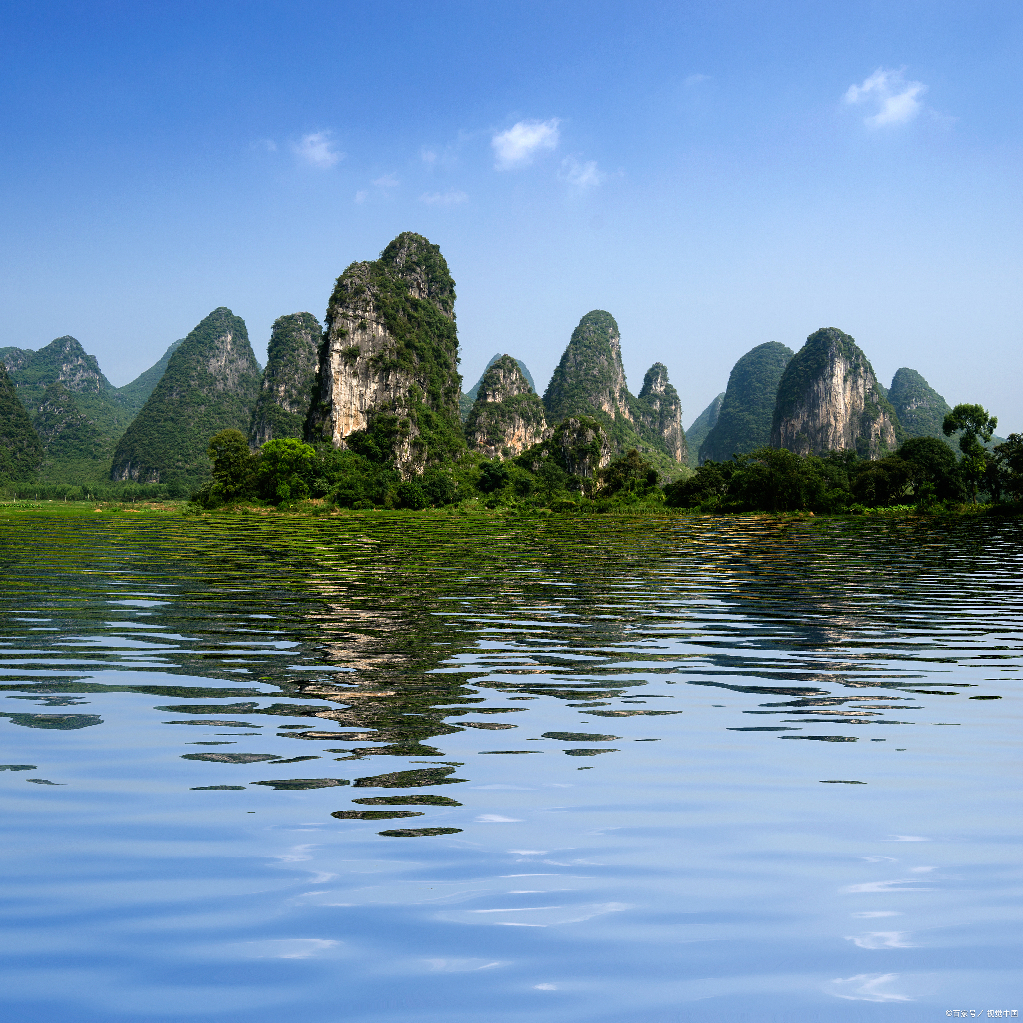 桂林山水的美主要体现在以下几个方面:   自然景观的多样性:桂林的