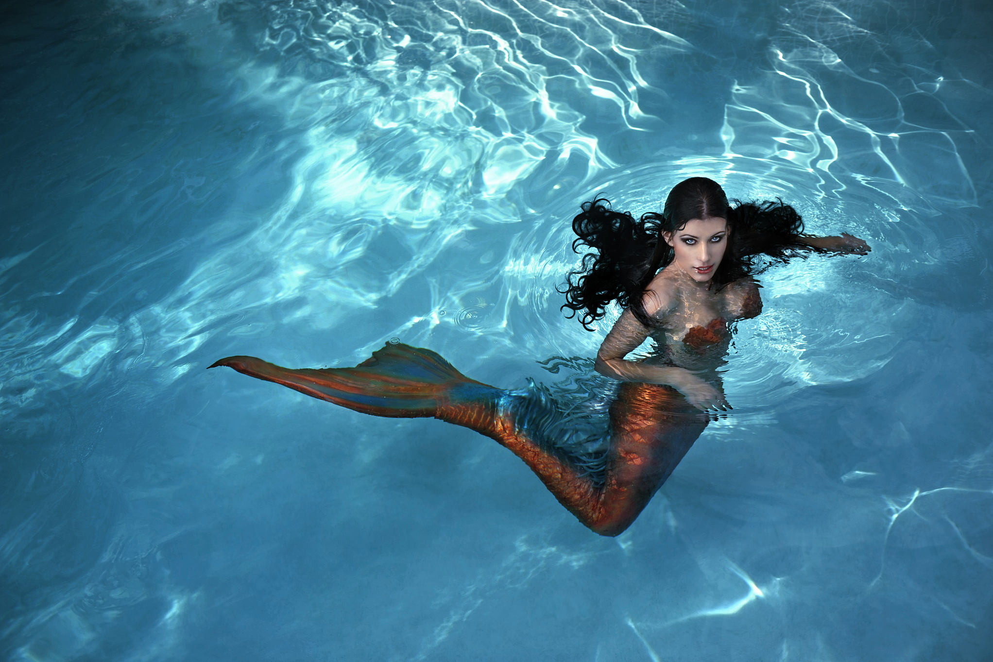 选择合适的美人鱼鳍,学习基本游泳技巧以及美人鱼游泳的技巧和姿势是