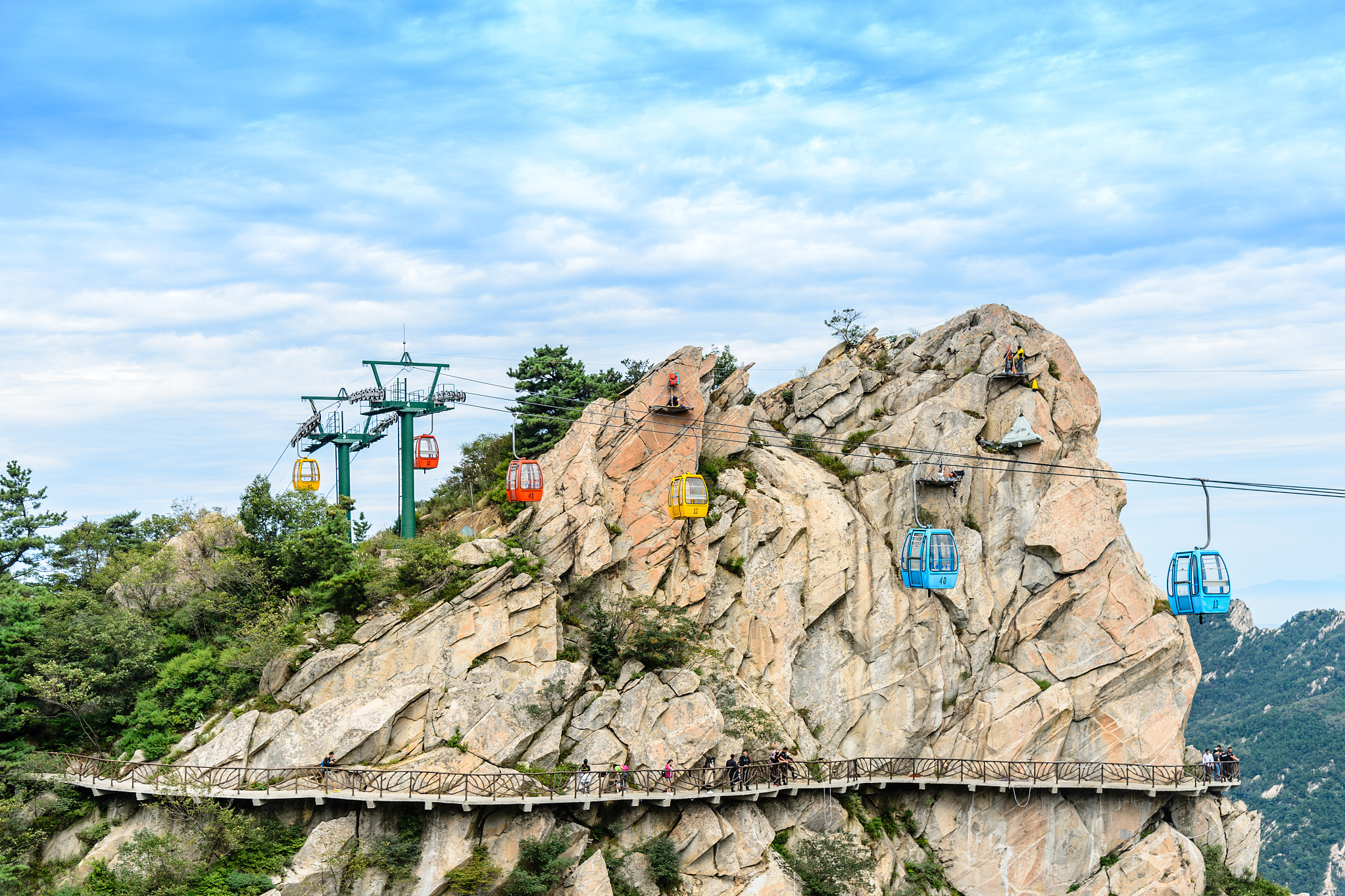 大鸿寨风景区,让你感受山岳之壮丽!登顶高峰览峡谷瀑布.