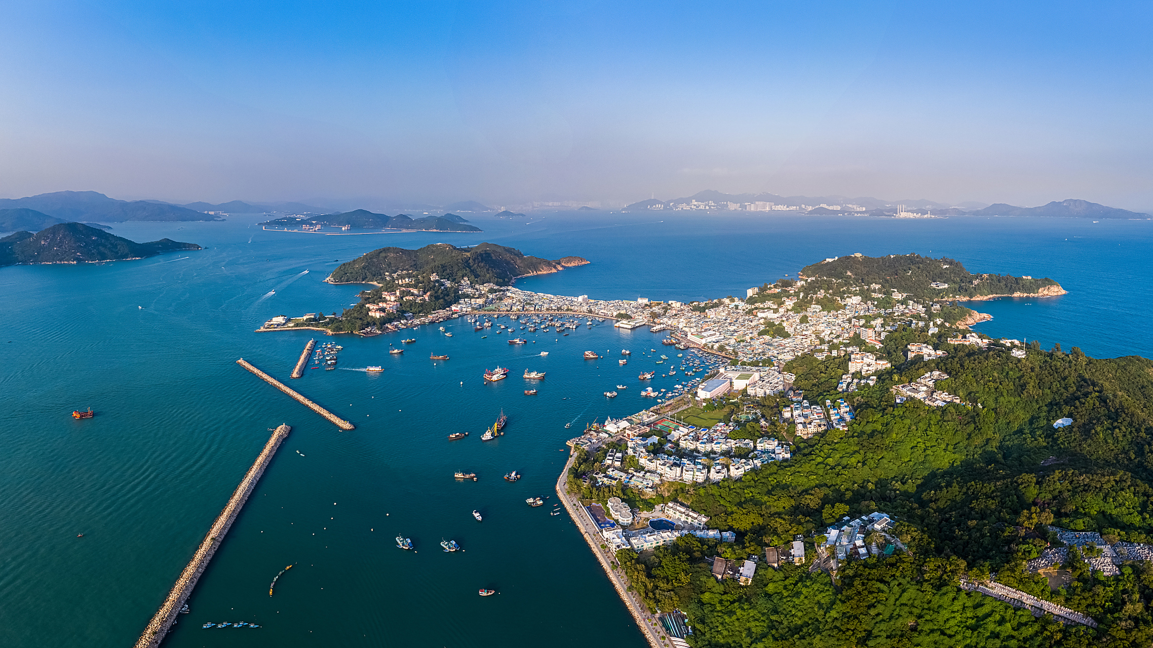 大鹏半岛,位于深圳龙岗区东部,被誉为深圳的"黄金海岸".