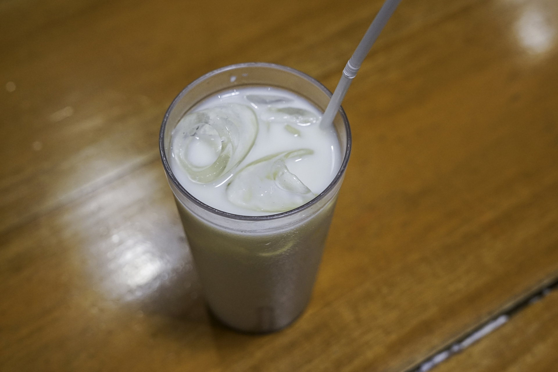 胃酸是人体胃部一种消化液,其分泌的量在正常范围内时,是可以饮用奶茶