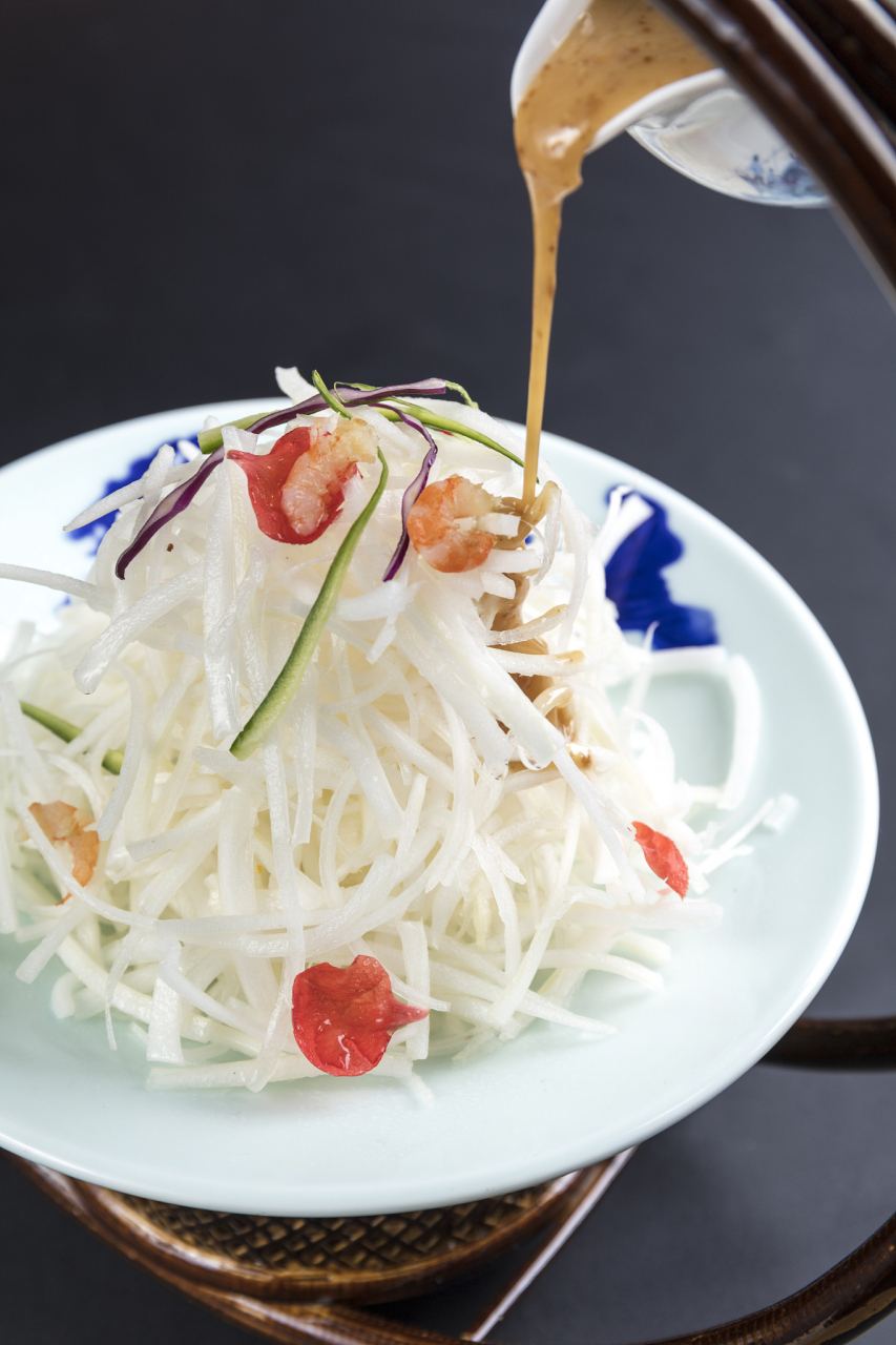 你们有没有想过在家也能享受那又脆又好吃的凉拌白萝卜丝呢?