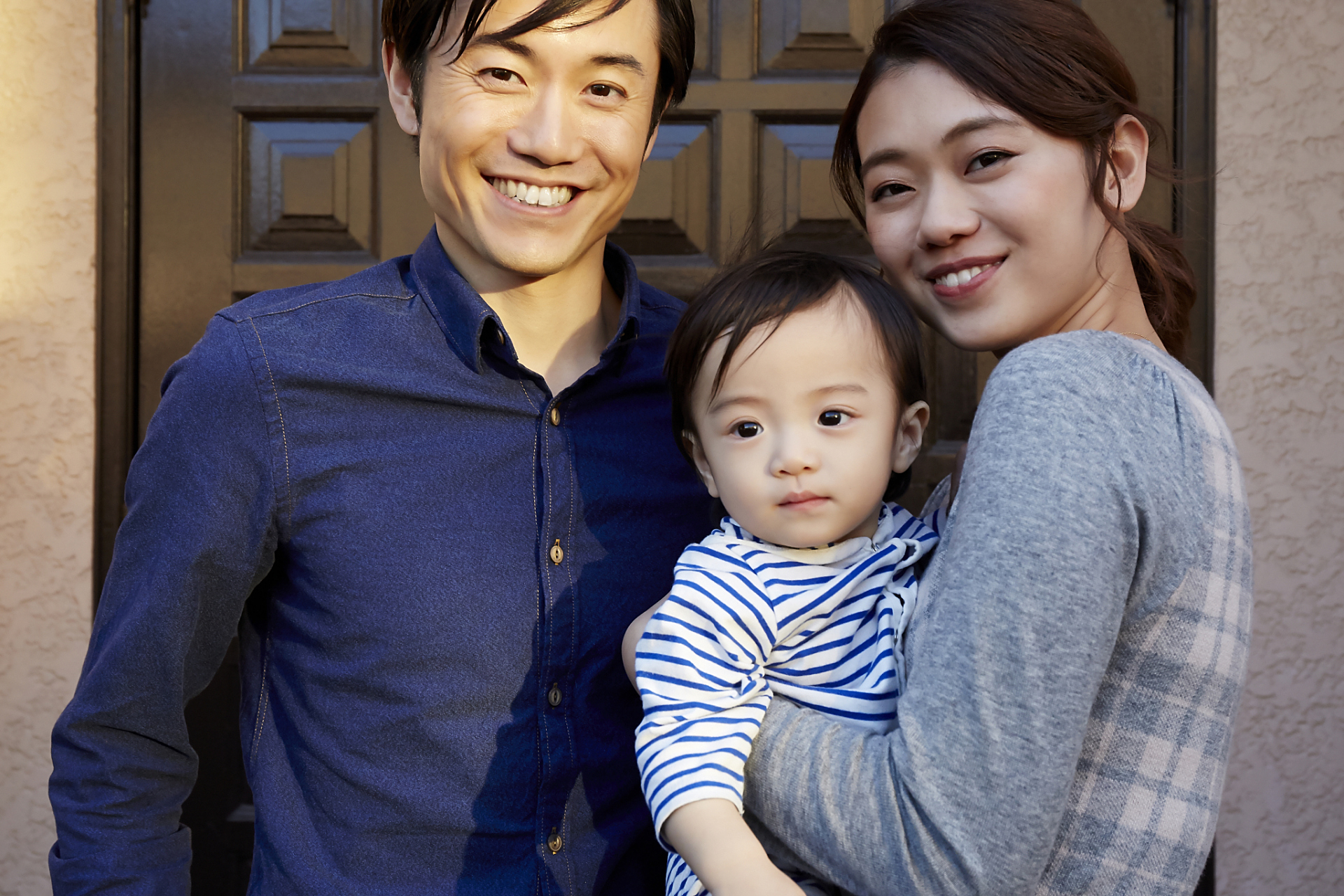 1月30日晚,孙莉更新了个人社交平台,分享了与黄磊和三个孩子温馨的