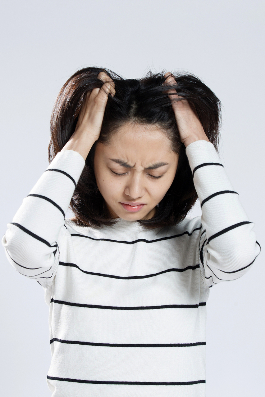 原发性头痛是指单独的头部,面部和颈部疼痛,包括偏头痛和紧张性头痛