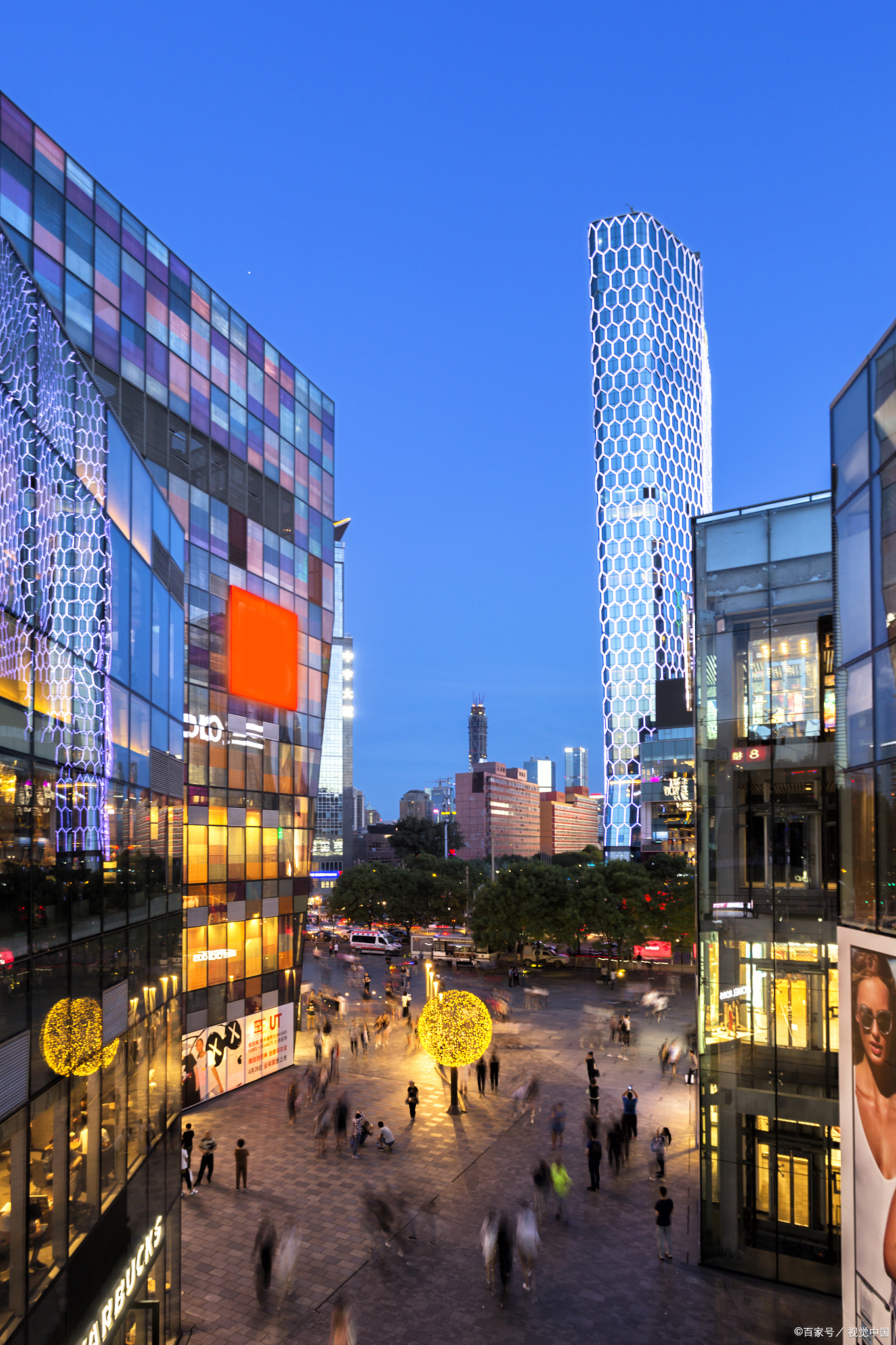 北京热闹的地方有哪些?王府井三里屯簋街夜市南锣鼓巷领衔前四