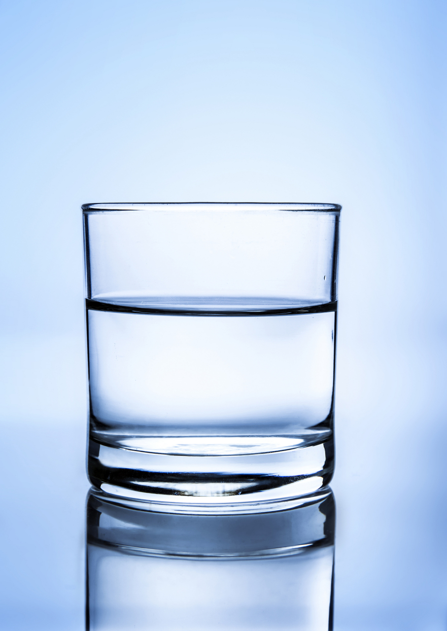 人生就是那半杯水,永远都不会倒满,既然如此,为什么不