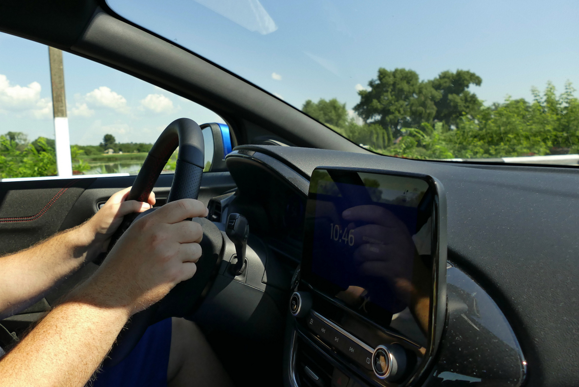 手动挡需降档超车,自动挡用s档或手动模式.