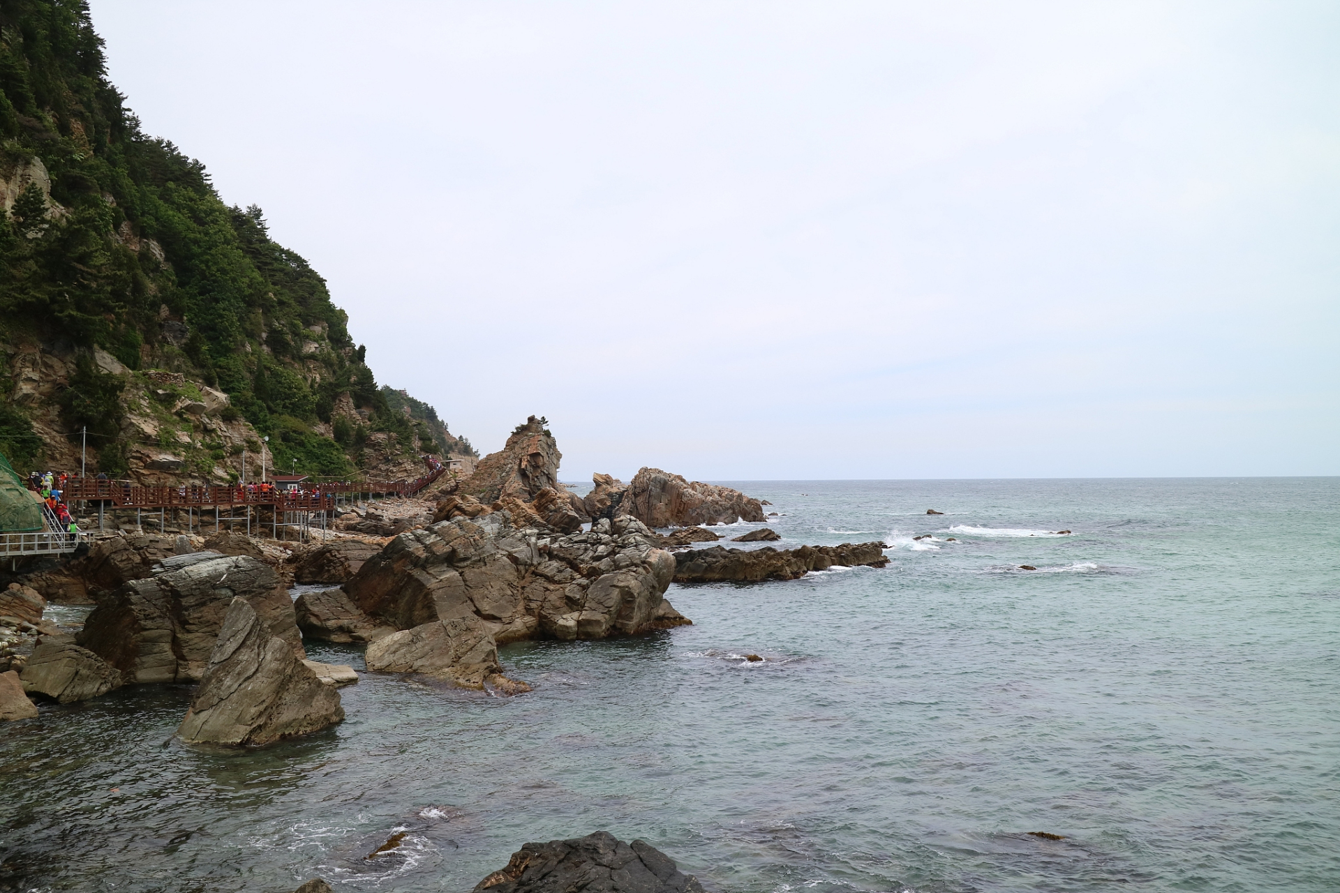 牛郎岗海滨景区,位于太姥山镇东南海湾,距集镇8公里,距宁德核电站5