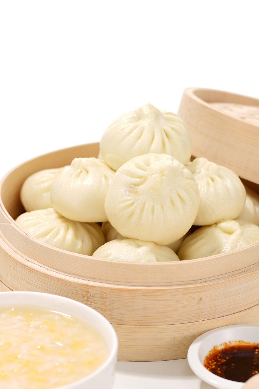 鸵鸟咬人吗灌汤小笼包作为美食瑰宝,不仅是味觉享受,更是情感寄托.