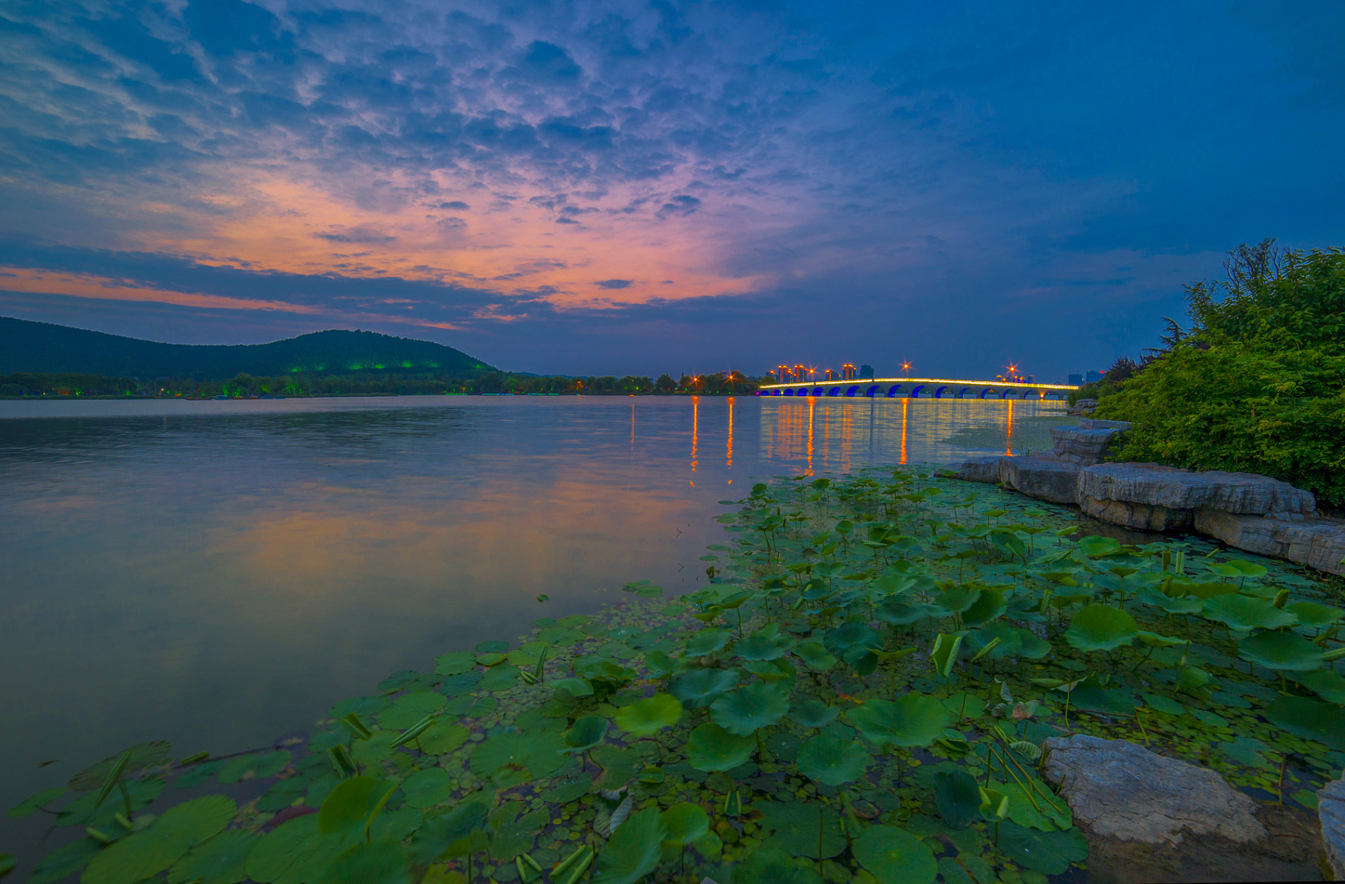 徐州云龙湖风景区  云龙湖风景区位于徐州市区南部,是国家5a级旅游