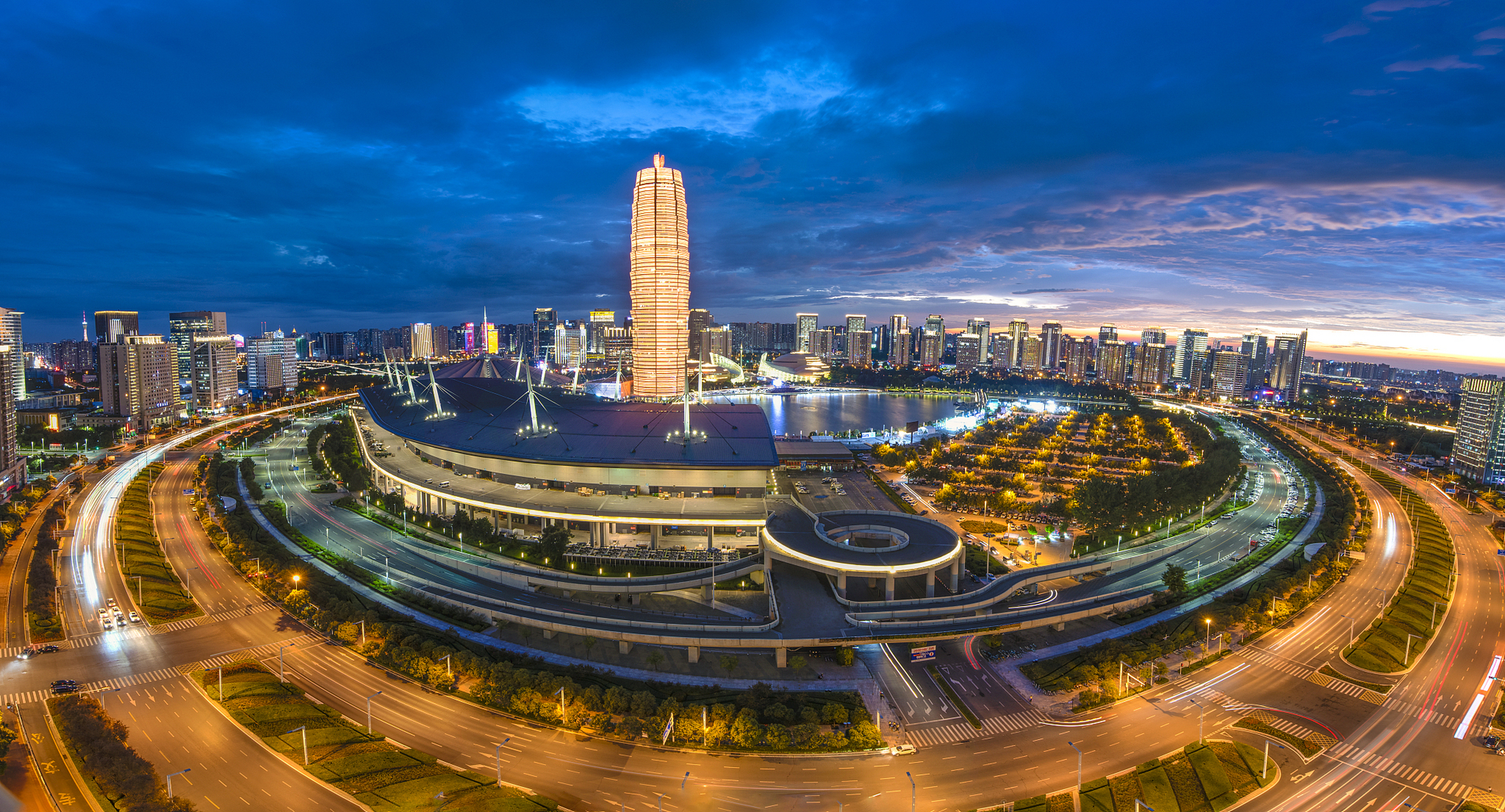 郑州地处中原,历史上是兵家必争之地,也是多个民族文化的交汇之地.