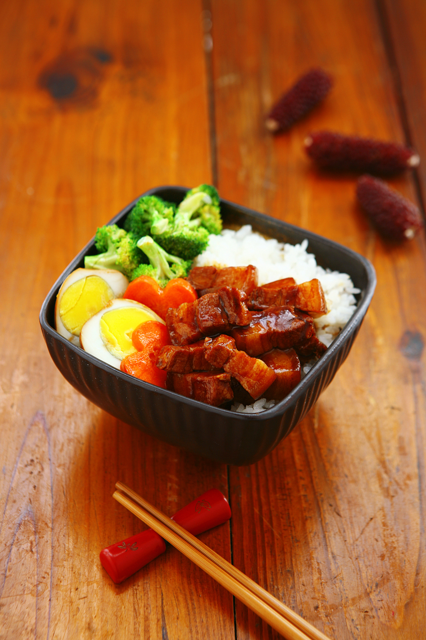 台湾美食卤肉饭图片