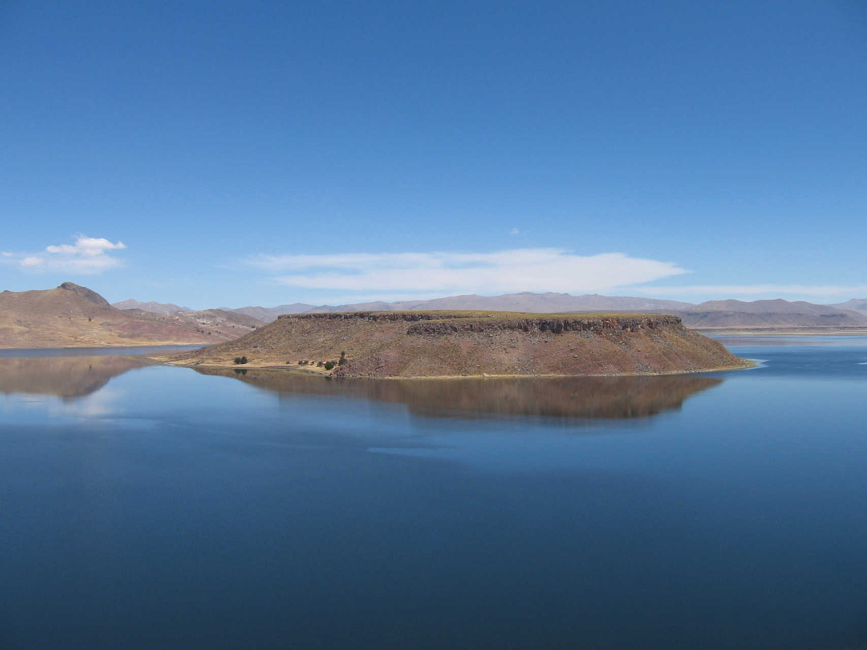 鬼湖与圣湖间依旧有一条相通之河.