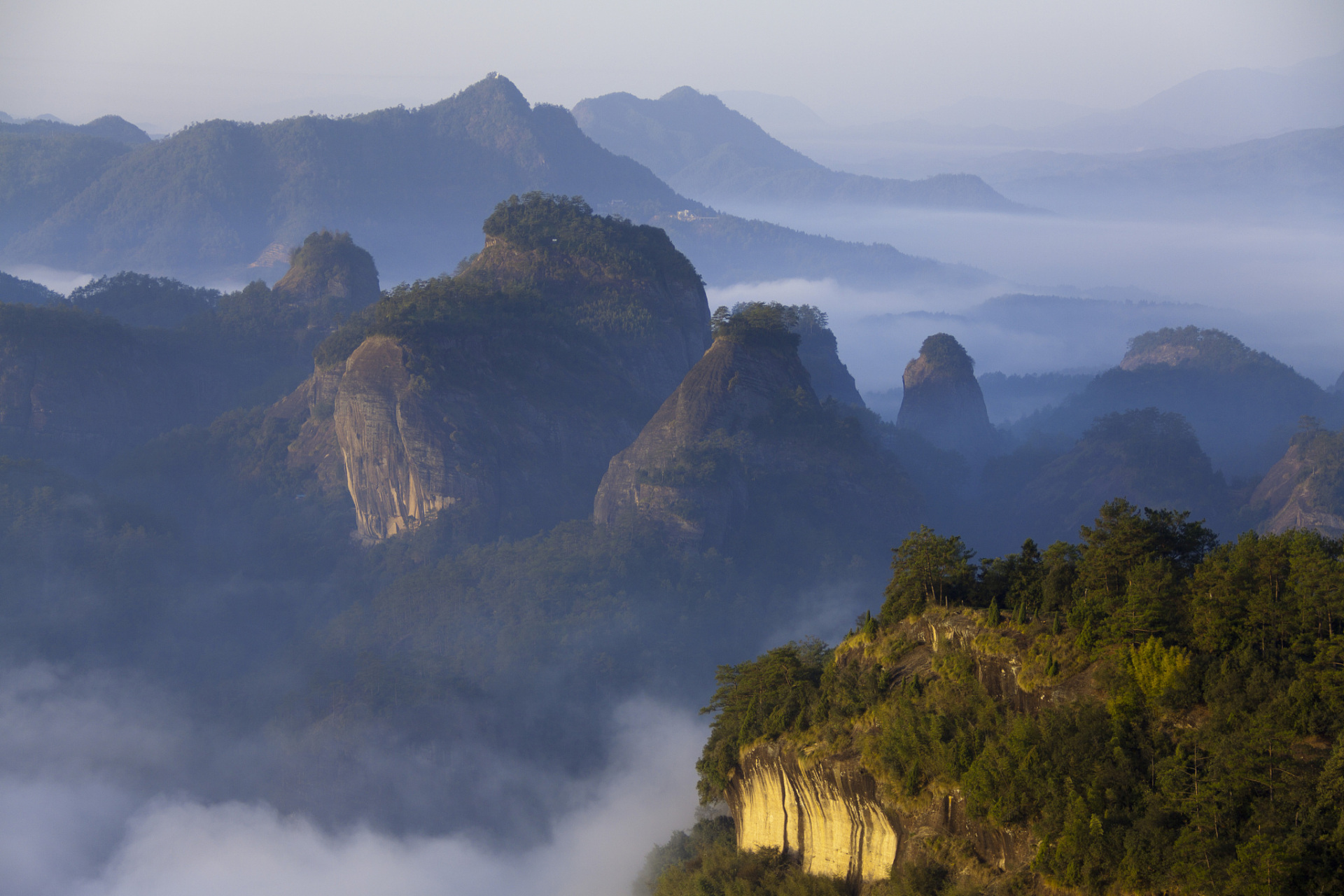 武夷山是三教名山,自秦汉以来便是羽流禅家的精神寄托和宫观,道院