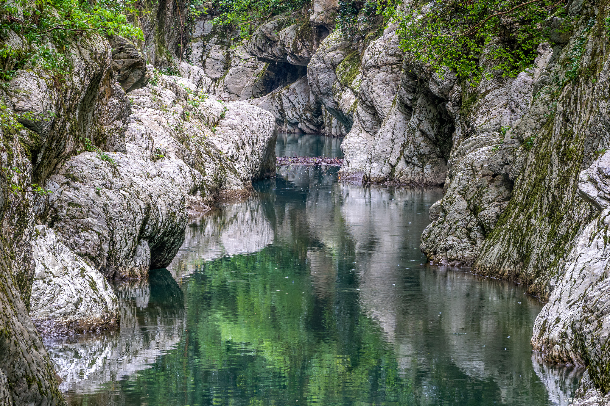 安康香溪洞,春日溪流,清新宜人!