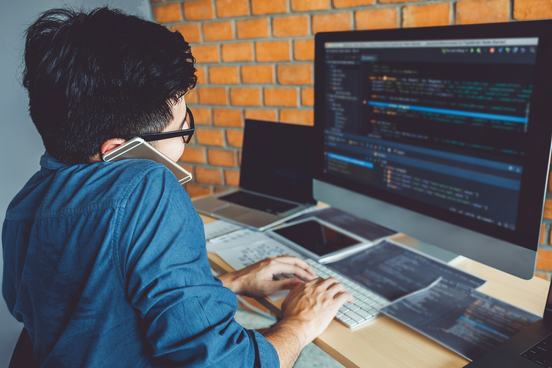 曾经的他豪气万丈,一年买车,两年买房,三年创办公司,十年内敲钟上市.