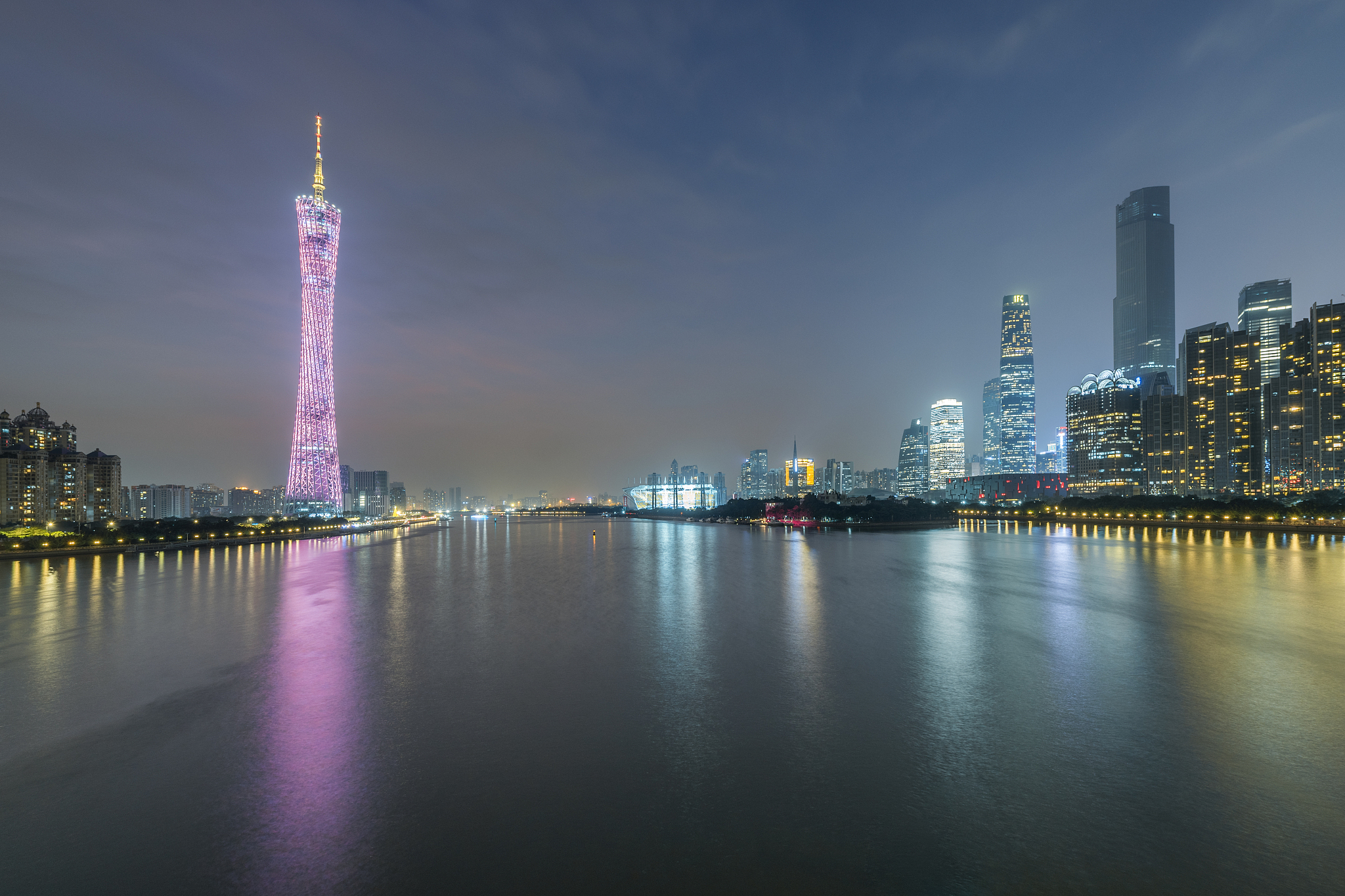 小蛮腰夜景真实图片