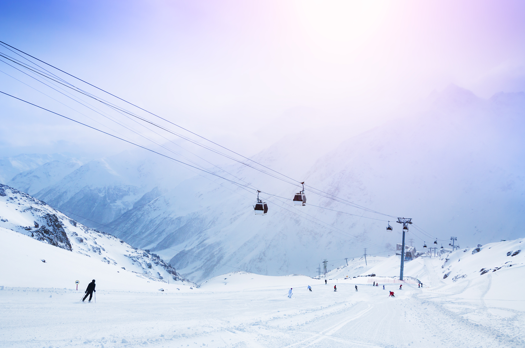 刺激与欢乐交织:安宁大青山滑雪场