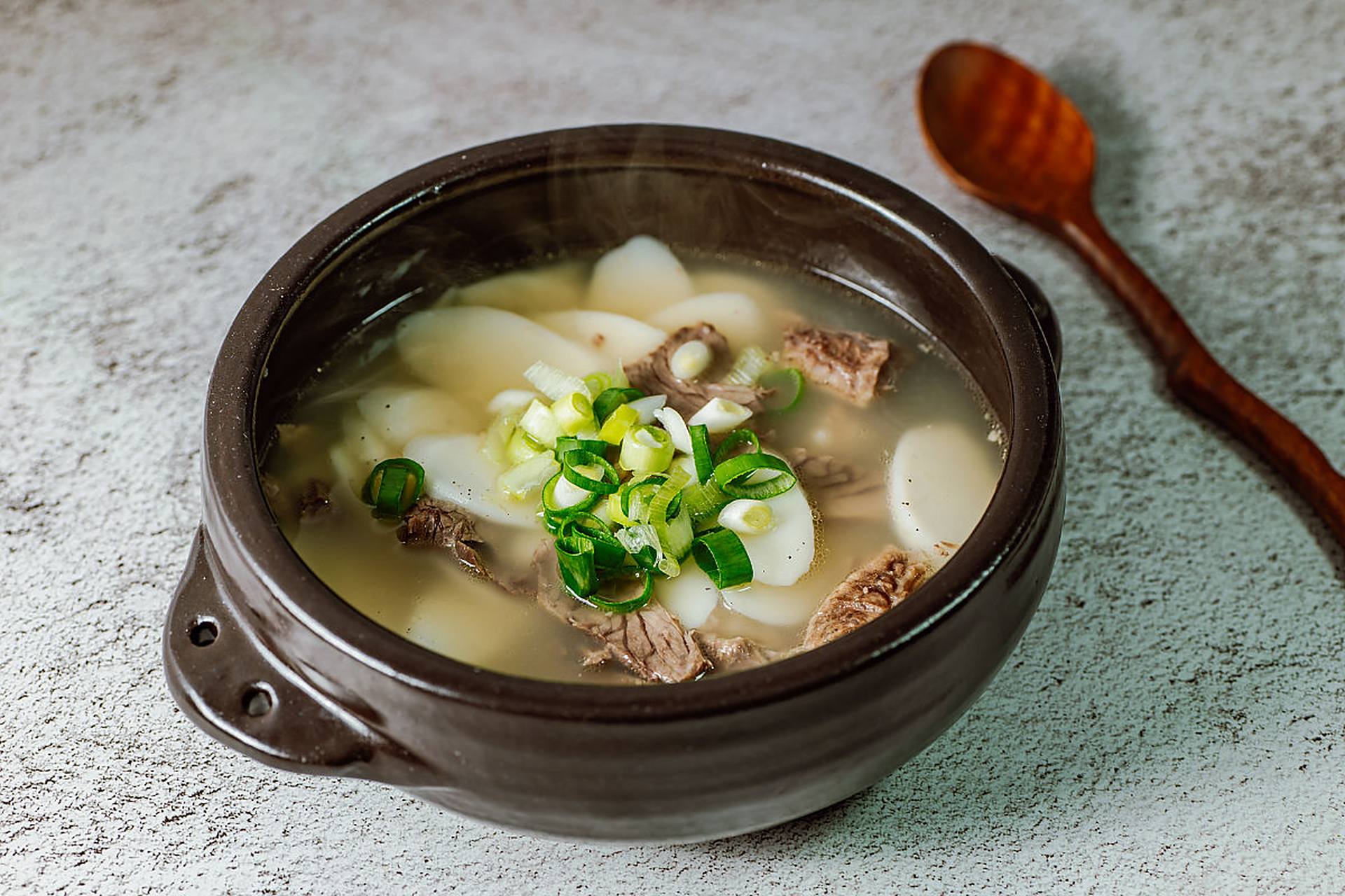 萝卜排骨汤的功效作用,萝卜排骨汤的家常做法 萝卜排骨汤,主要是由白