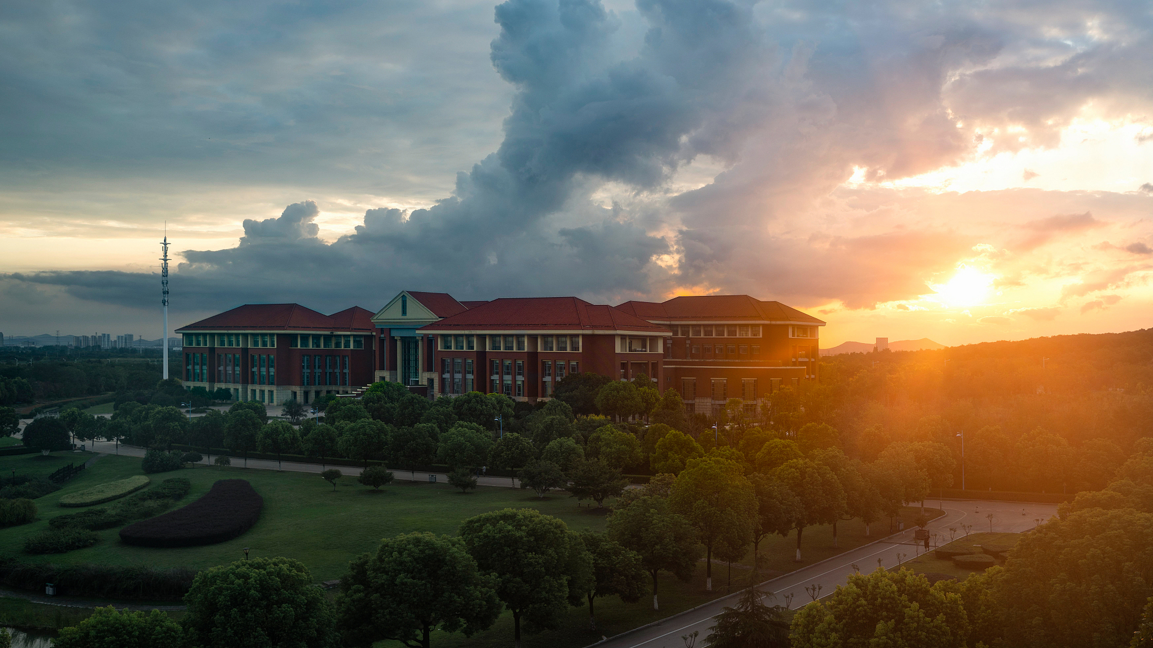 电子科技大学中山学院是位于广东省中山市的本科高校,拥有优秀的师资