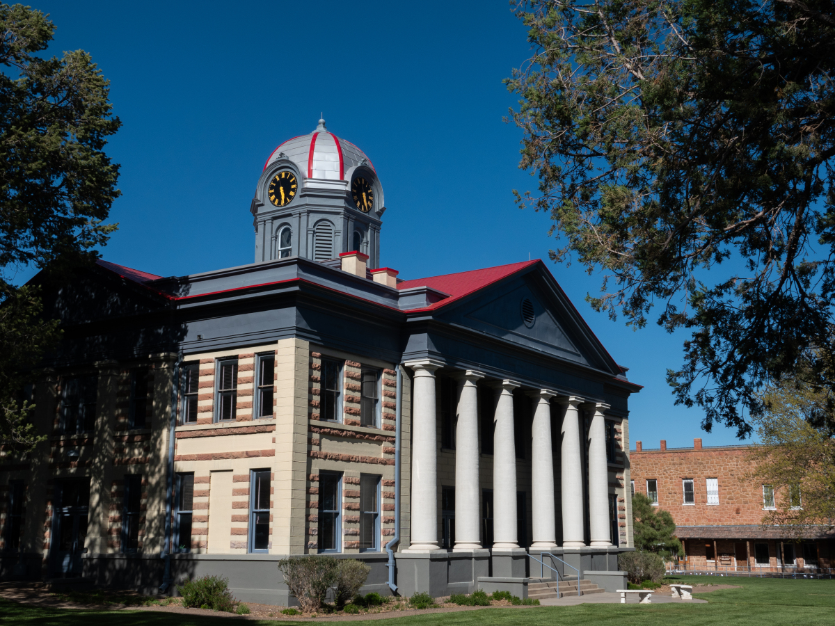 哥伦比亚大学#  哥伦比亚大学发生抗议活动,纽约警方深夜进入校园