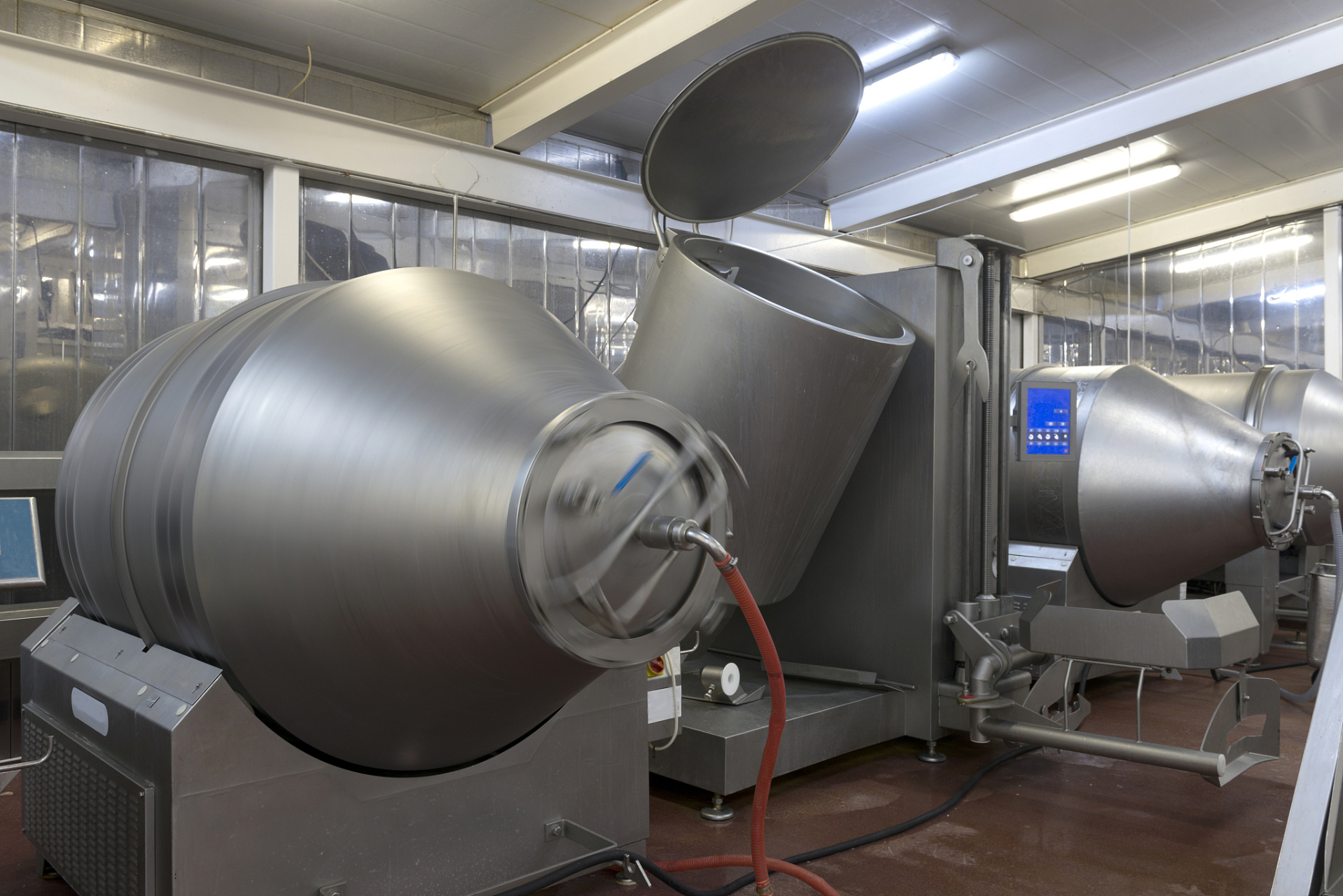 塑料薄膜脱水烘干机该设备是一种箱体式,并可装拆,分为cw型(离心风机)