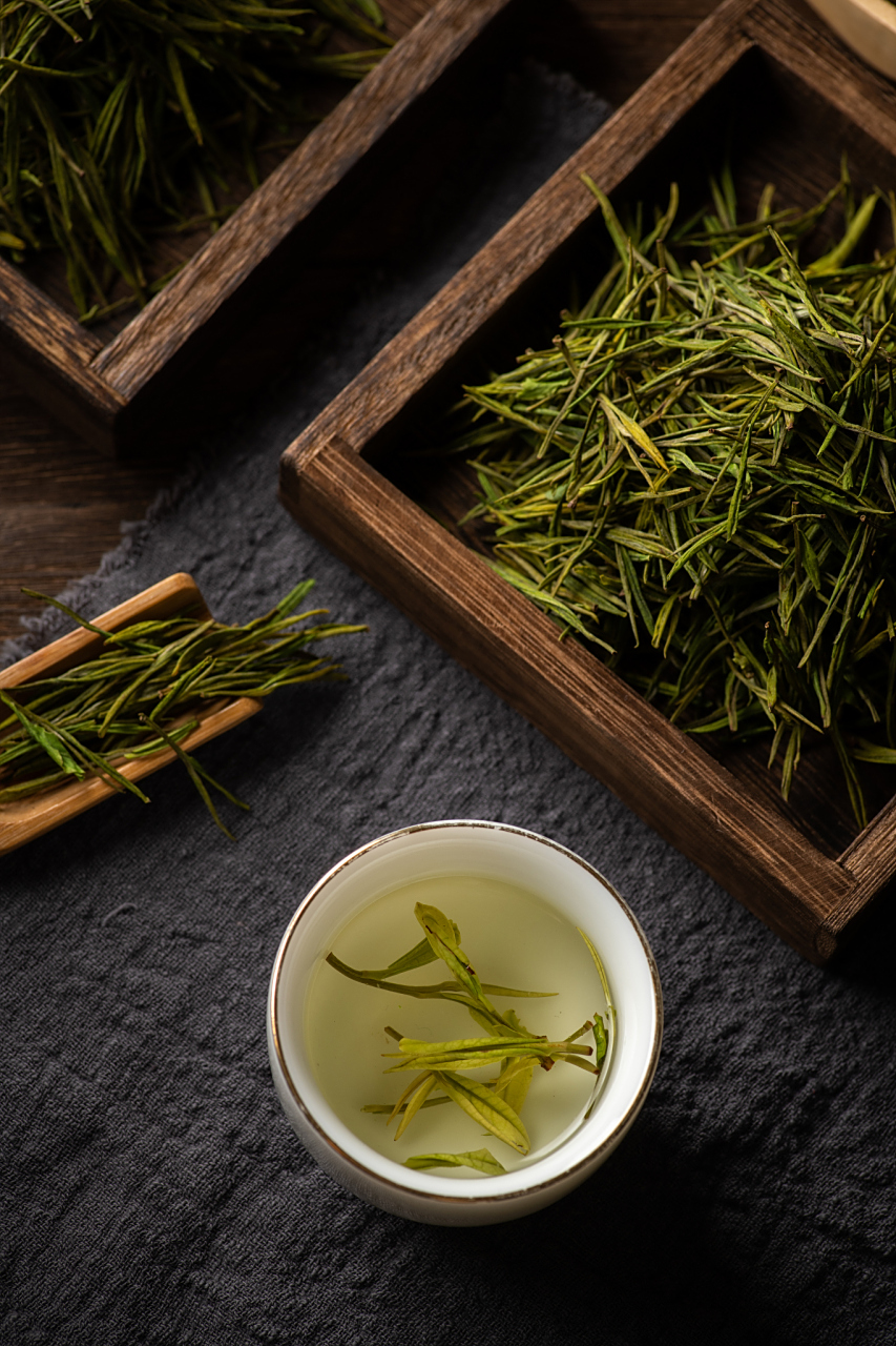白茶,作为茶叶中的珍品,具有柔和清淡