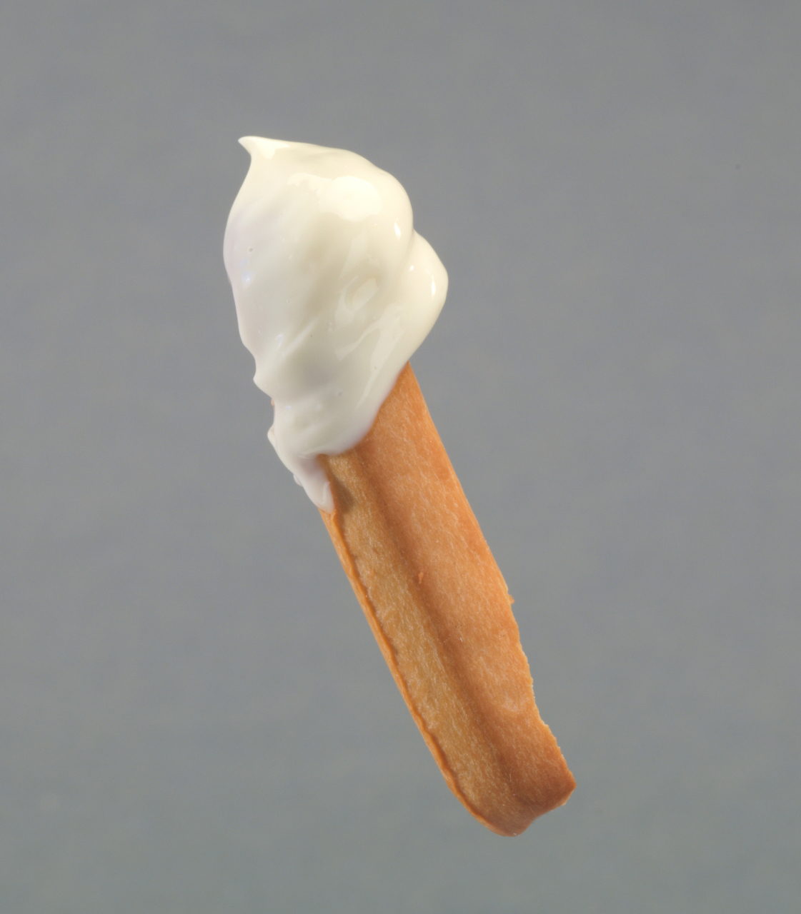 最近,一款韩式泡泡雪泥雪糕引发了广泛争议,因为它看起来太像避孕套了