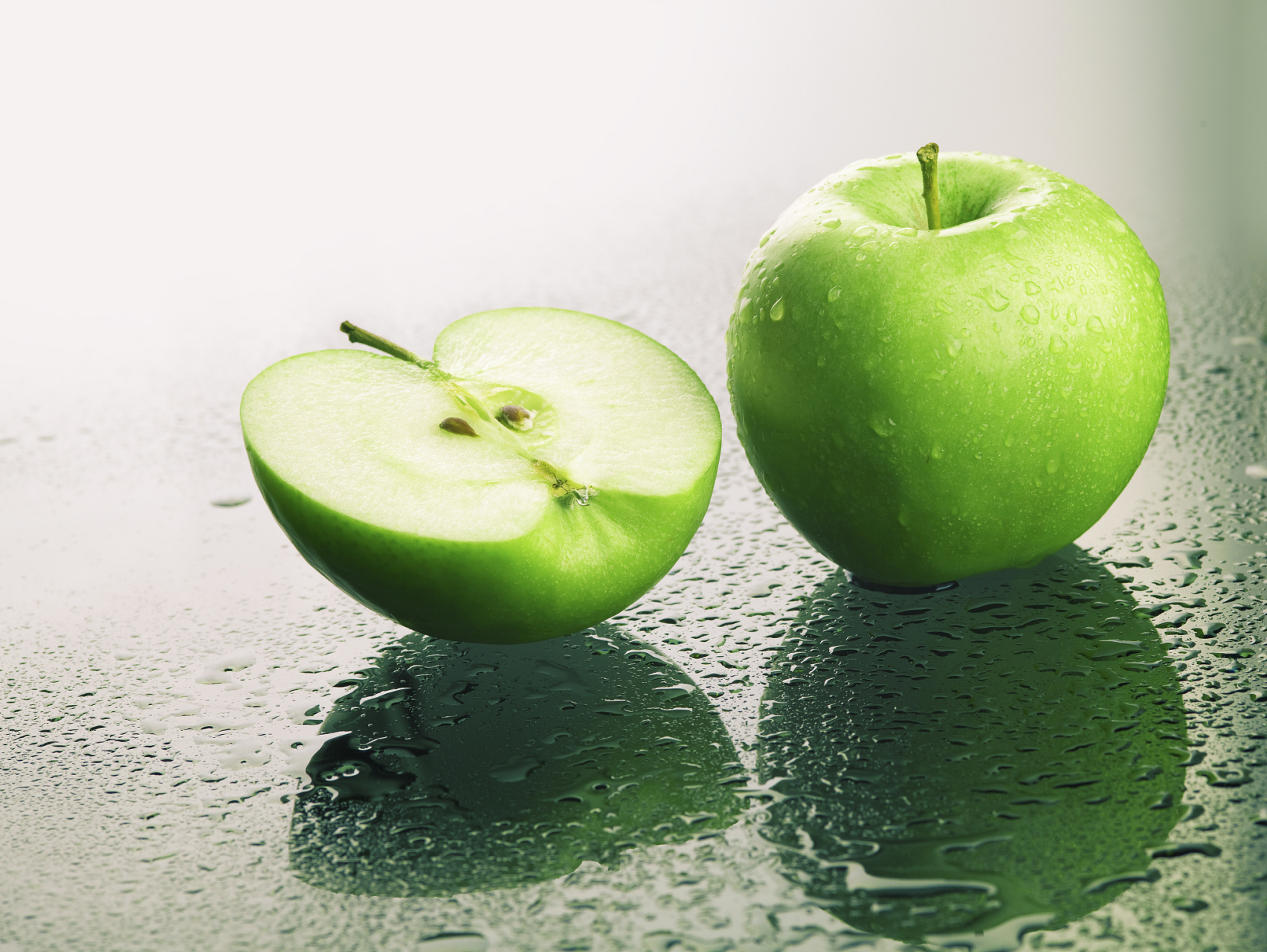 青苹果是种什么水果#  青苹果,又称青色苹果,是一种苹果的品种之一.