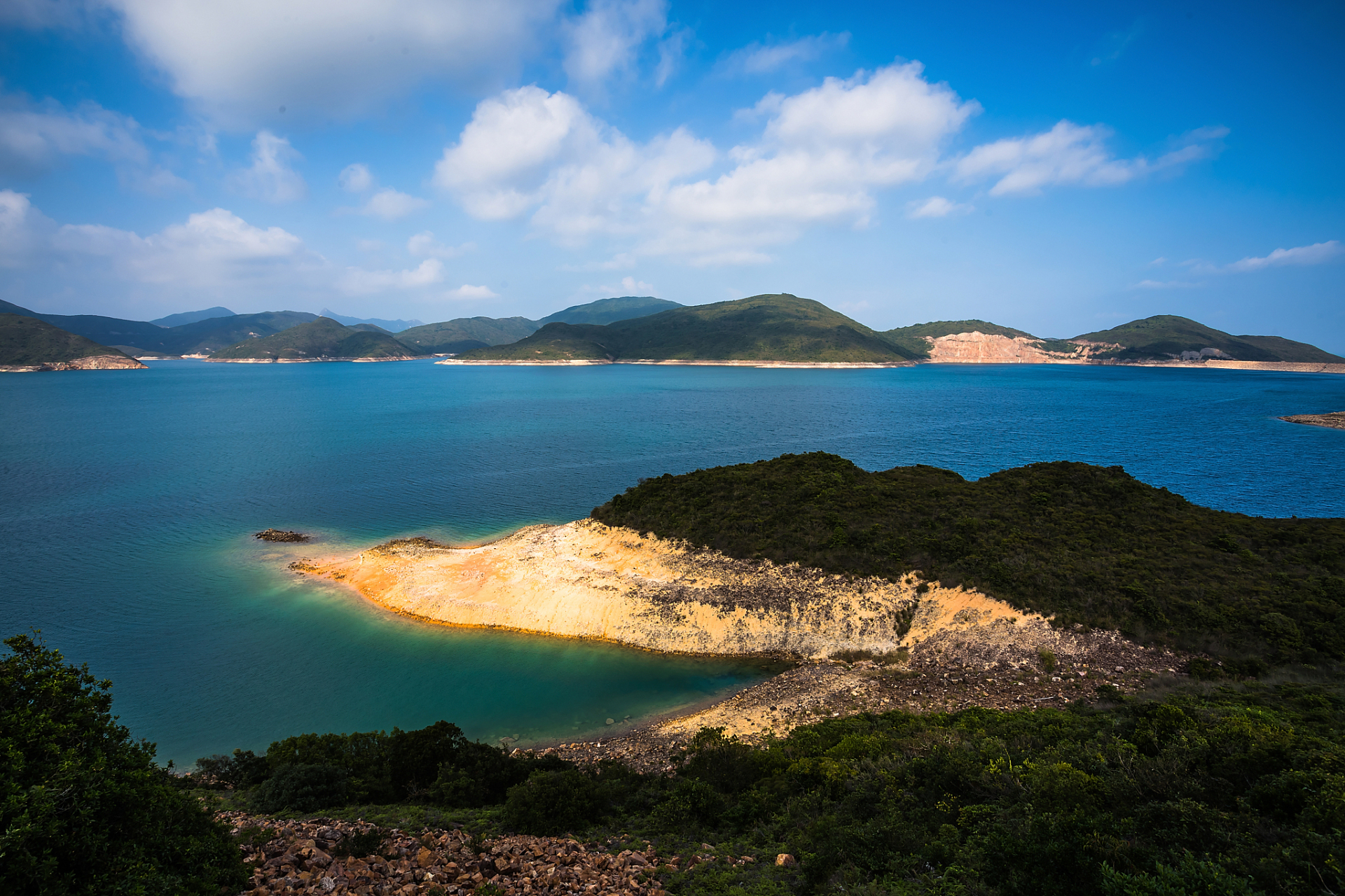 淇澳岛一日游攻略  淇澳岛是珠海市一座美丽的海岛,拥有悠久的历史和