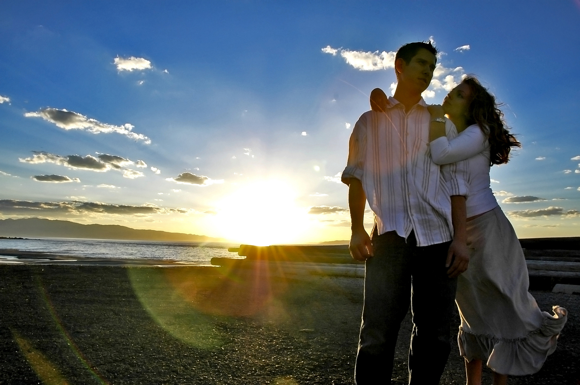 在婚姻中,信任是最重要的,没有信任就没有坚实的感情基础.