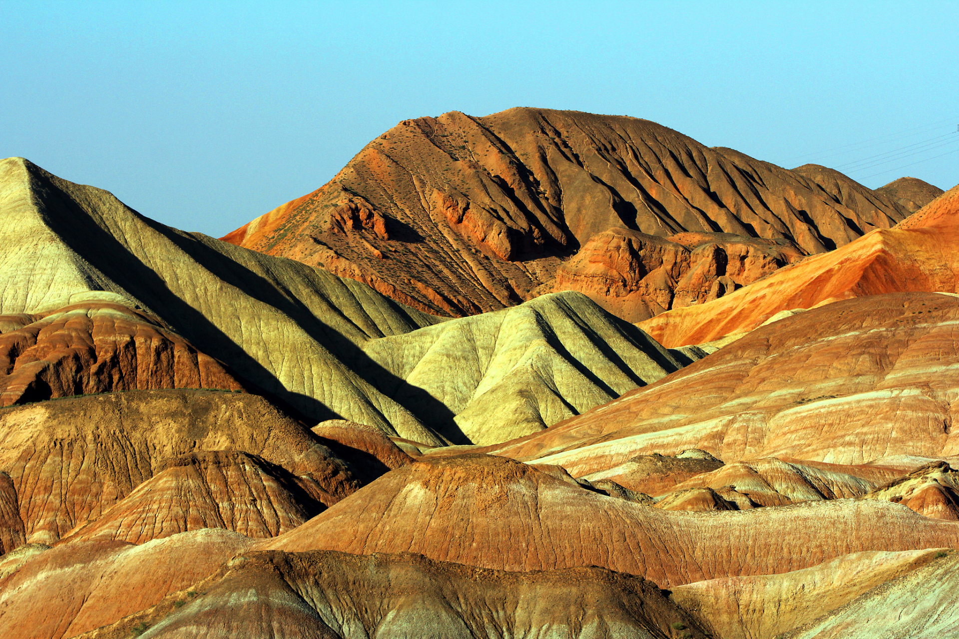 甘肃张掖发现大面积土林地貌# 甘肃张掖发现大面积土林地貌:成型于1