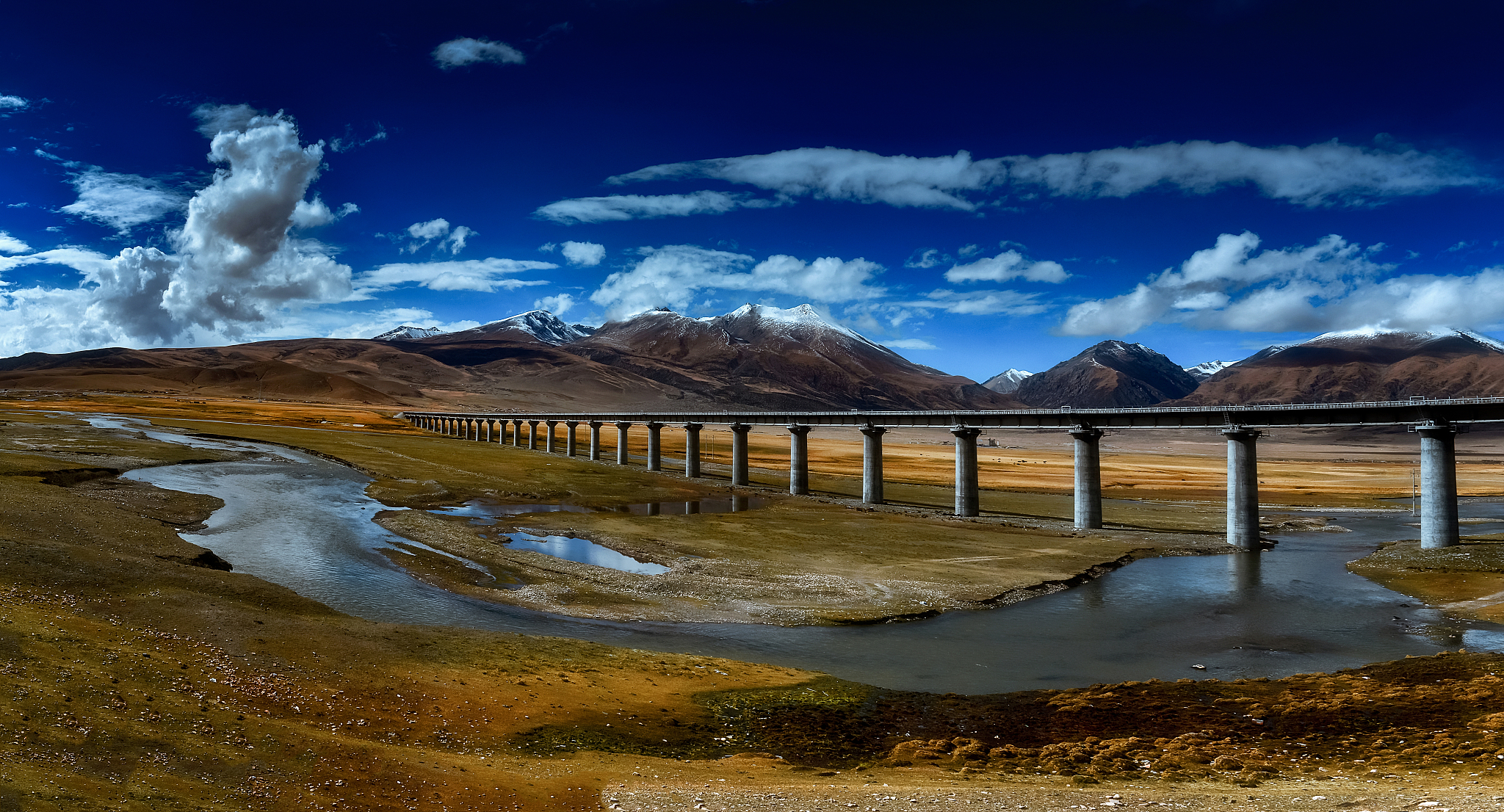 穿越壮丽山川,畅游川藏铁路,探寻沿途美景