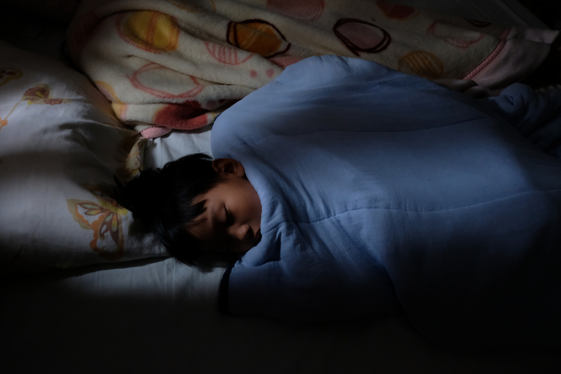 "鬼压床"是指一种神秘的现象,当人处于睡眠状态中,感觉全身不能动弹