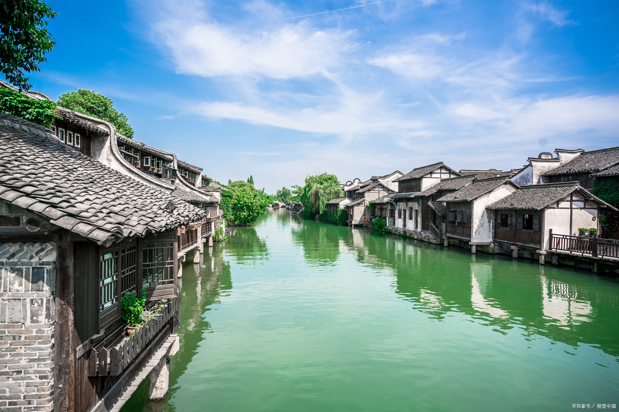 西塘水乡是中国浙江省的一个古老水乡小镇,以其独特的水乡风情,美丽的