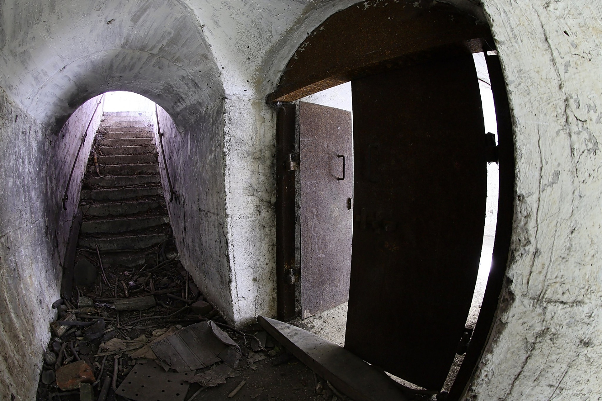 如何克服士兵的地下优势 地下堡垒是一种充满挑战的战术阵地,对付藏在