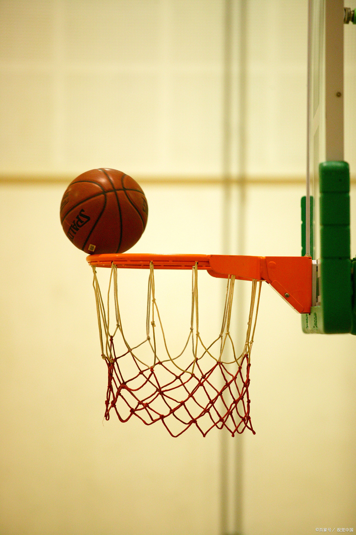 天唯篮球教学:实用传球接球技巧训练