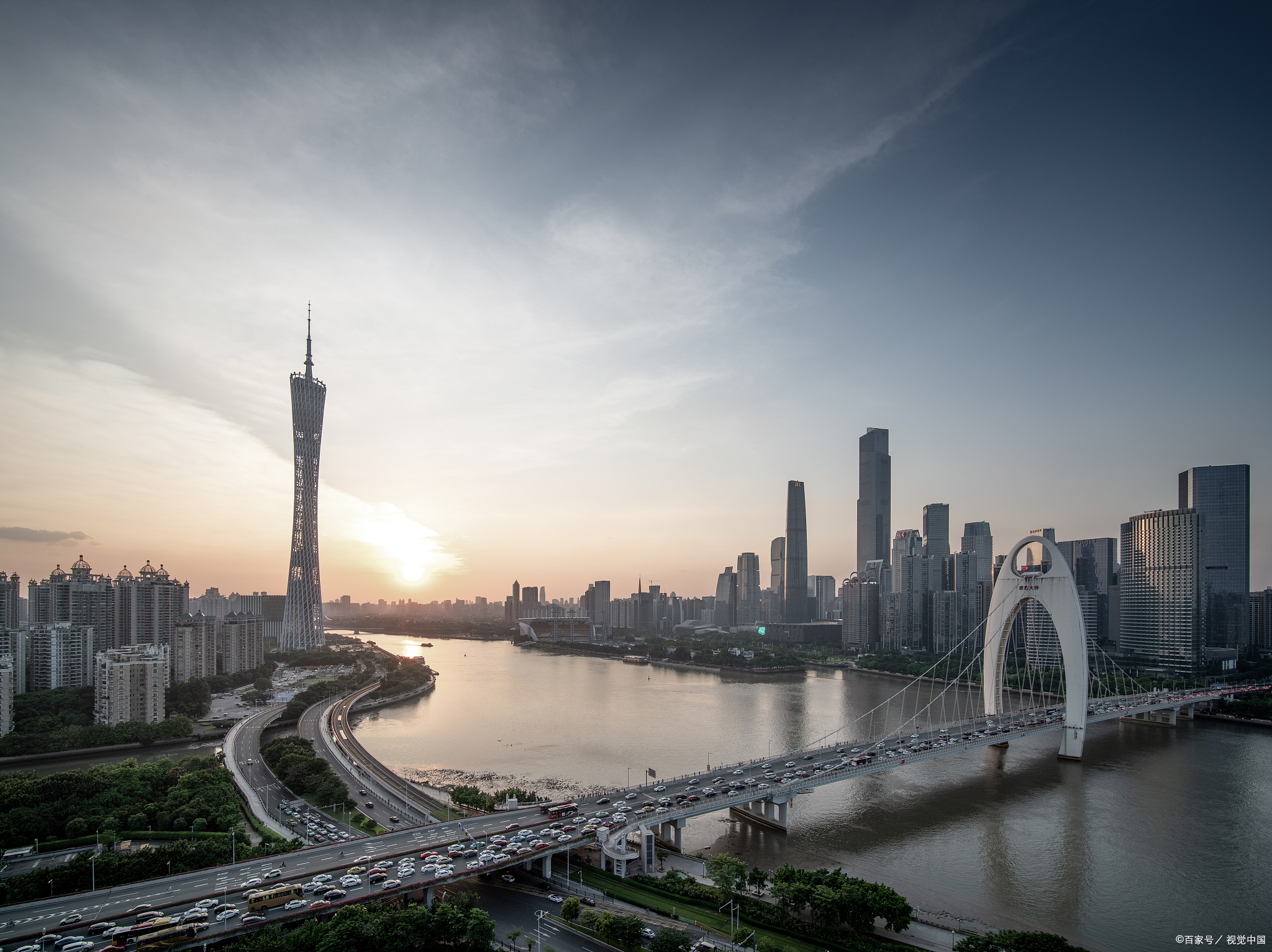 徒步探秘老城韵味  夏日的阳光洒在广州这座古老而又现代的城市,我踏