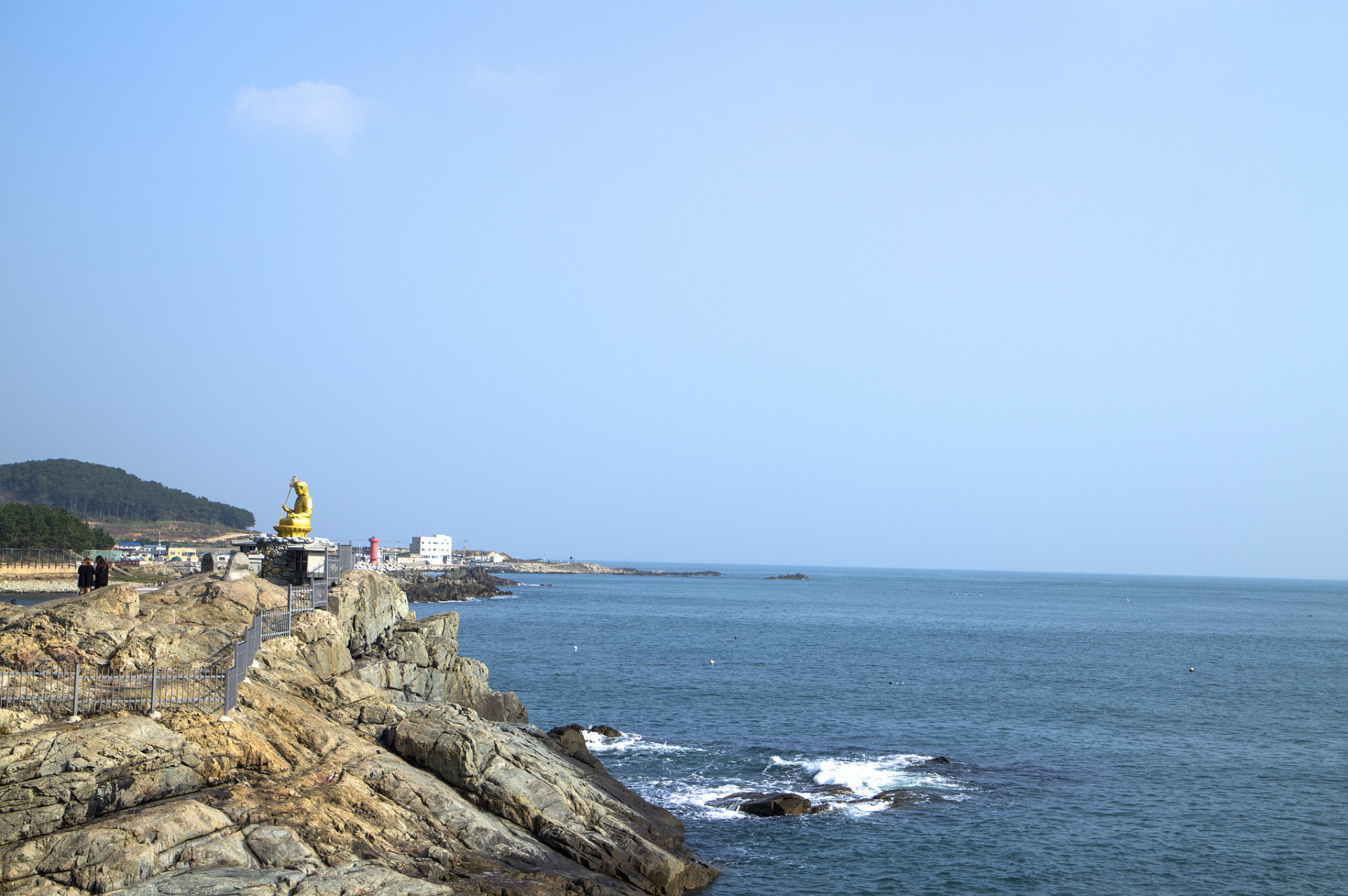 摘要:  秀山岛是中国十大美丽岛屿之一,拥有独特的自然风光和丰富的