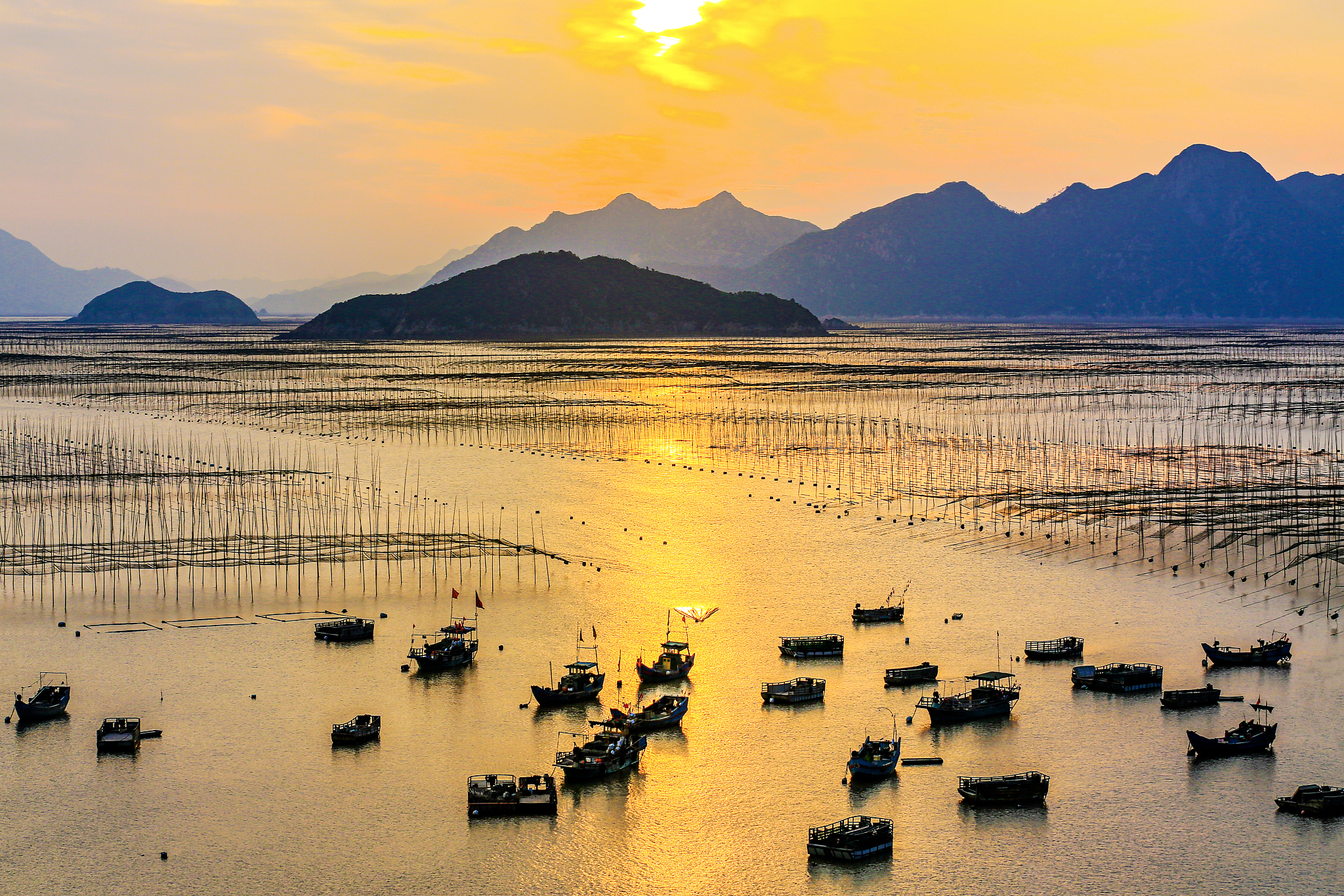 霞浦,位于福建宁德市,拥有丰富的自然风光和人文景观,是旅游胜地.