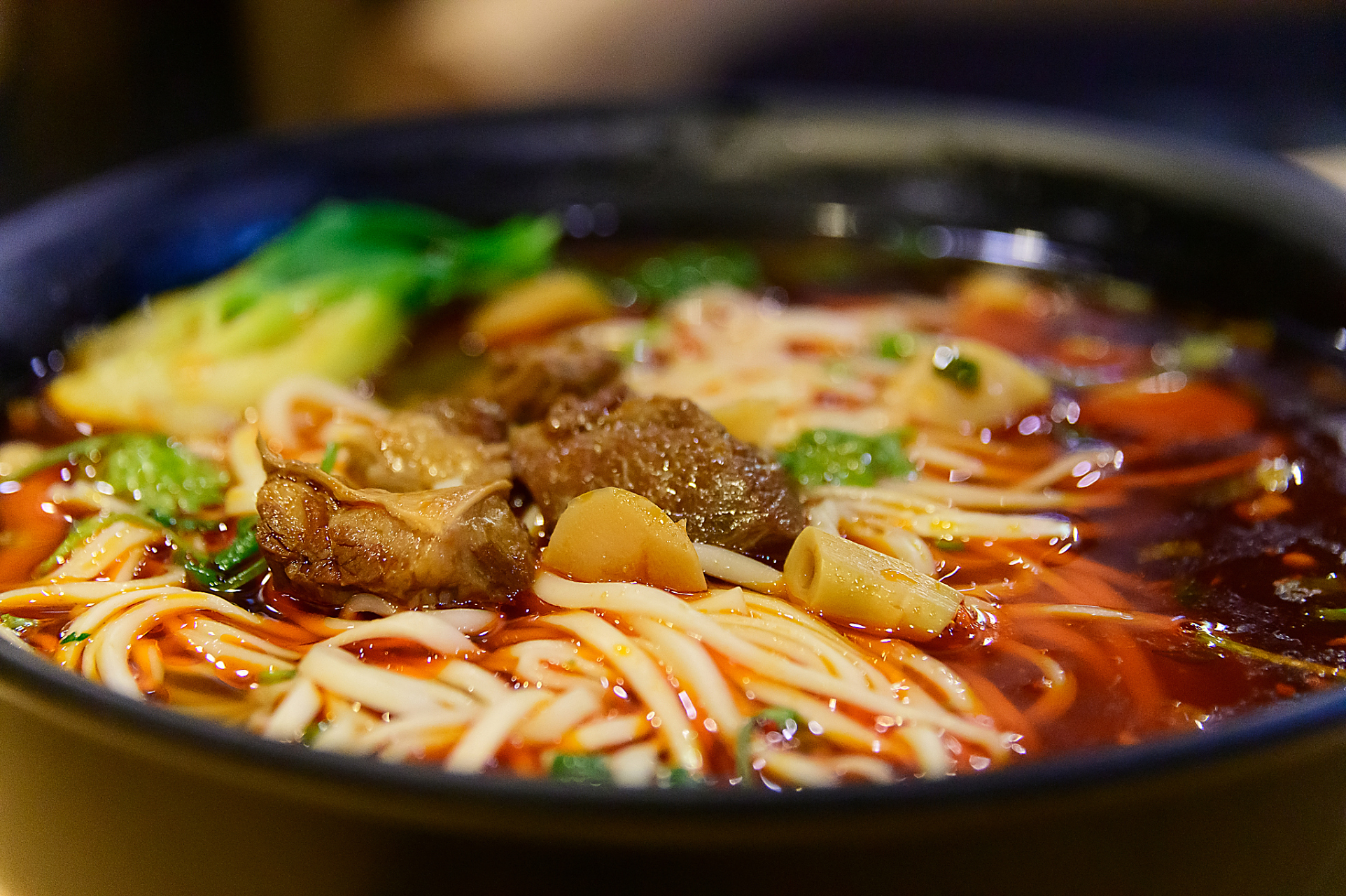 摘要: 本文介绍了如何在家制作地道的成都砂锅米线,包括选材,烹饪技巧