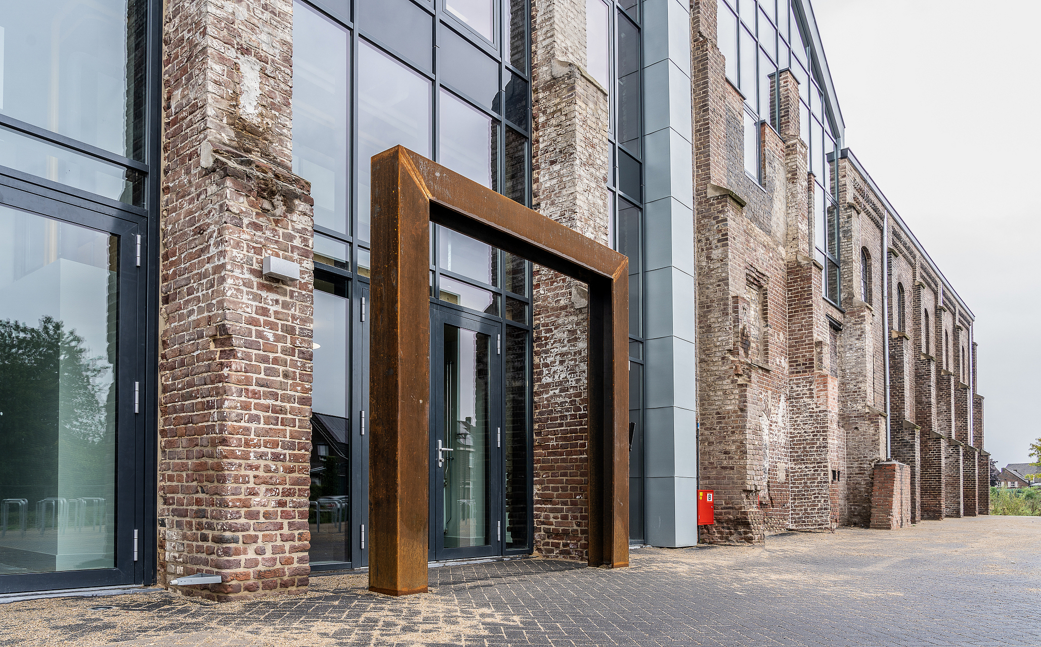 良友红坊文化艺术社区是武汉市的一个集文化,艺术,创意和商业于一体的