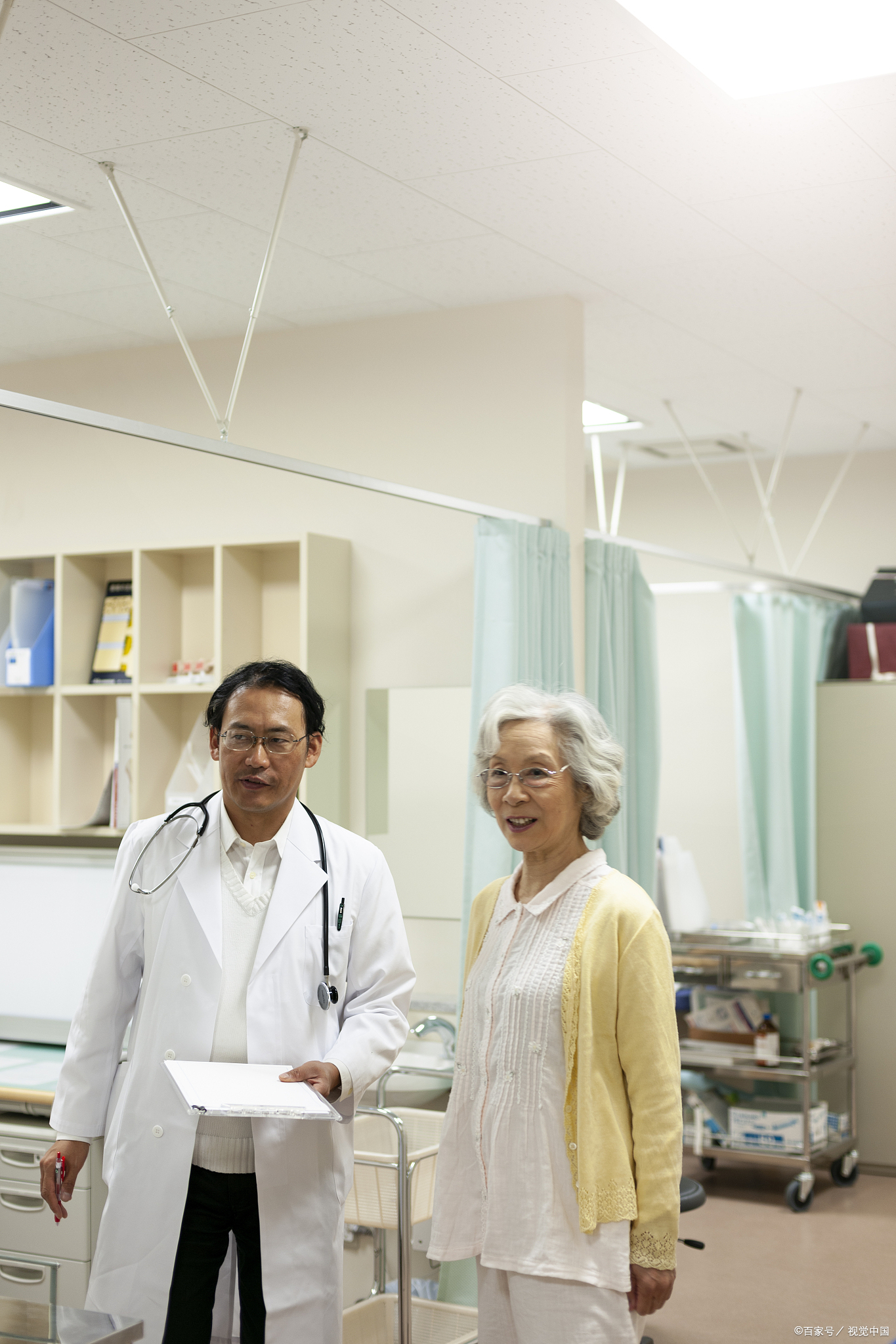 2000年,贺龙和女友卫校毕业,陈翠萍一心向往大城市.