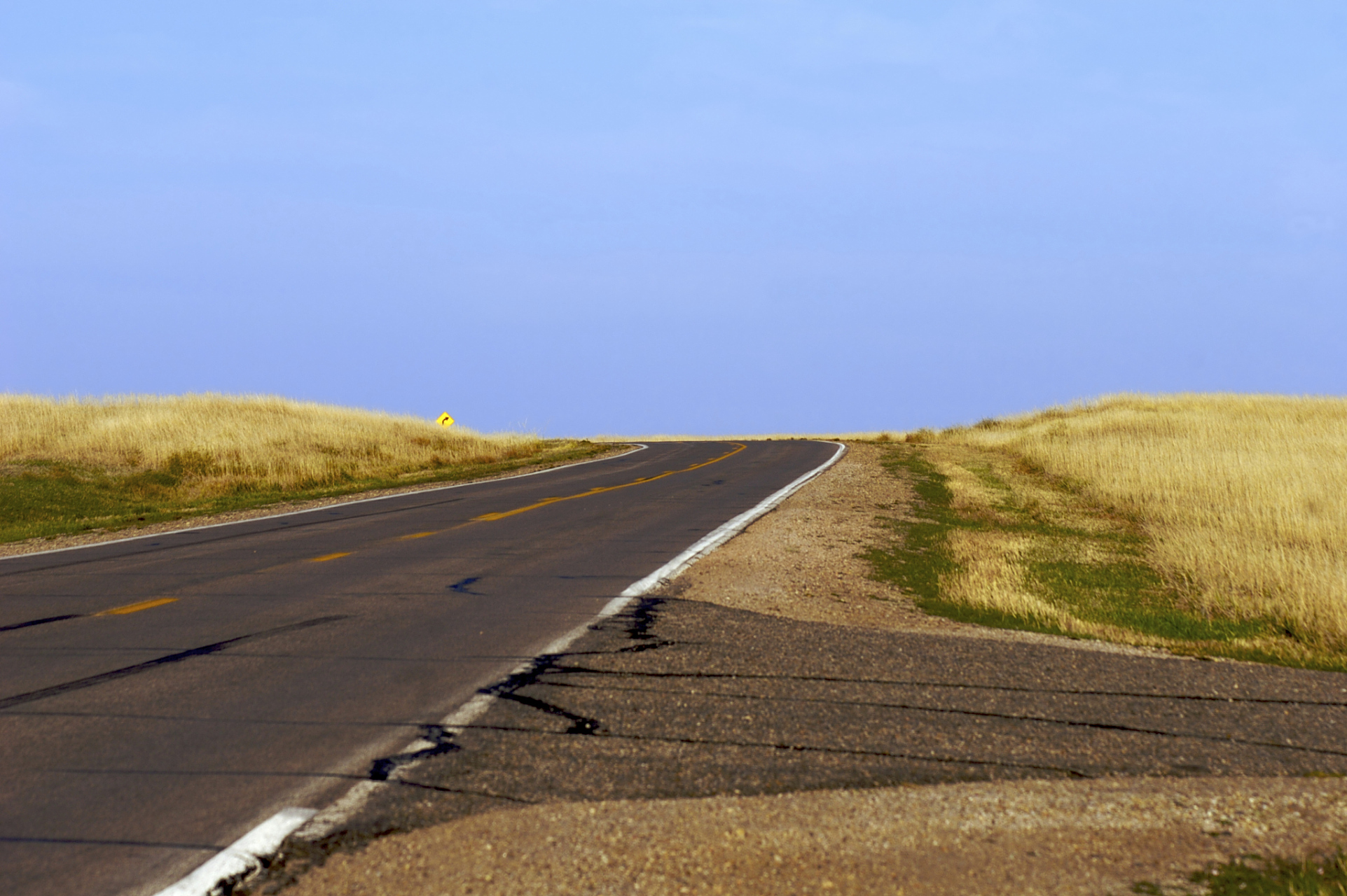 路在脚下, 蜿蜒曲折, 时而平坦, 时而崎岖.