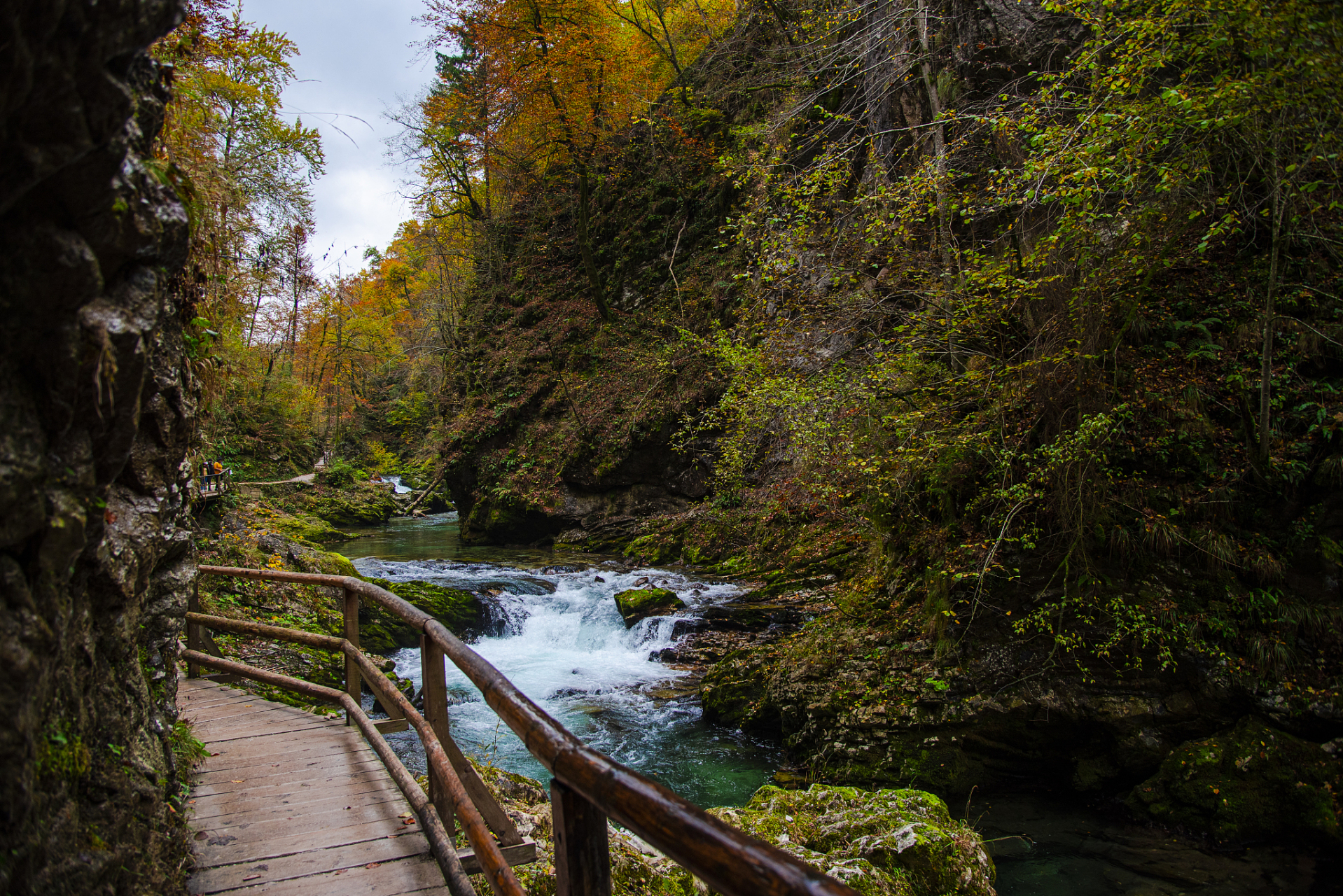 抚顺筐子沟是著名的赏枫地和避暑胜地,保存了原始生态环境,是天然氧吧