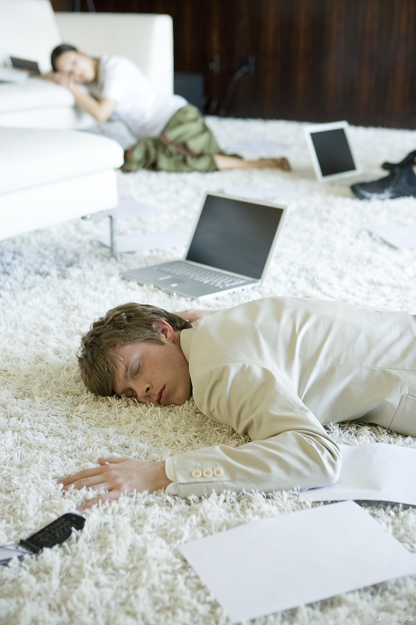 毁容式睡姿的双重暴击