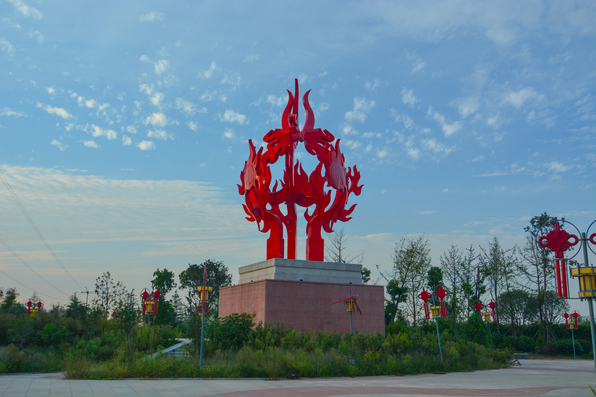 今天,我来到南阳方城的张骞广场,真的是大开眼界!