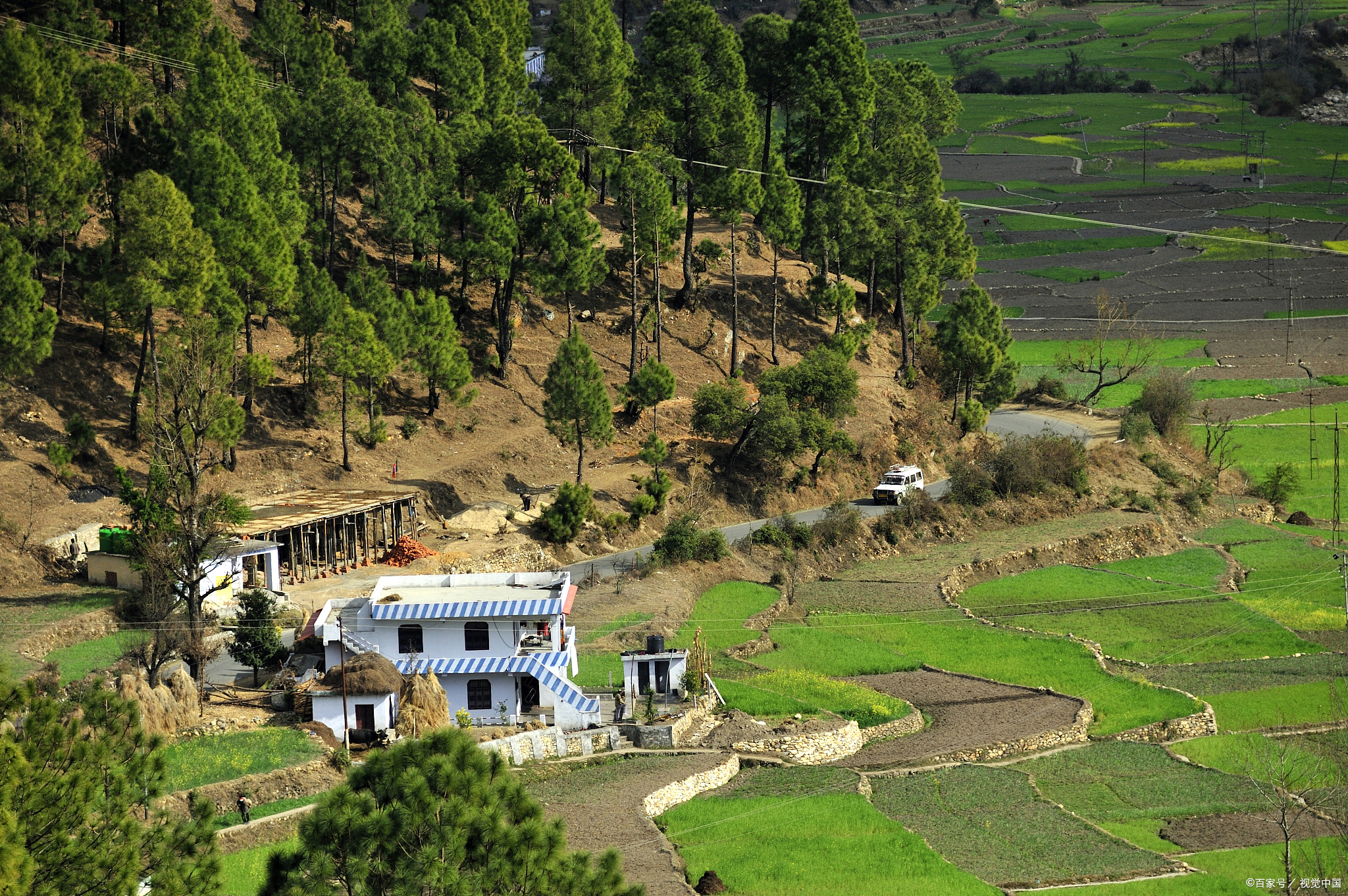 在四川的甘孜藏族自治州,有一个名为则查洼寨的古老藏寨