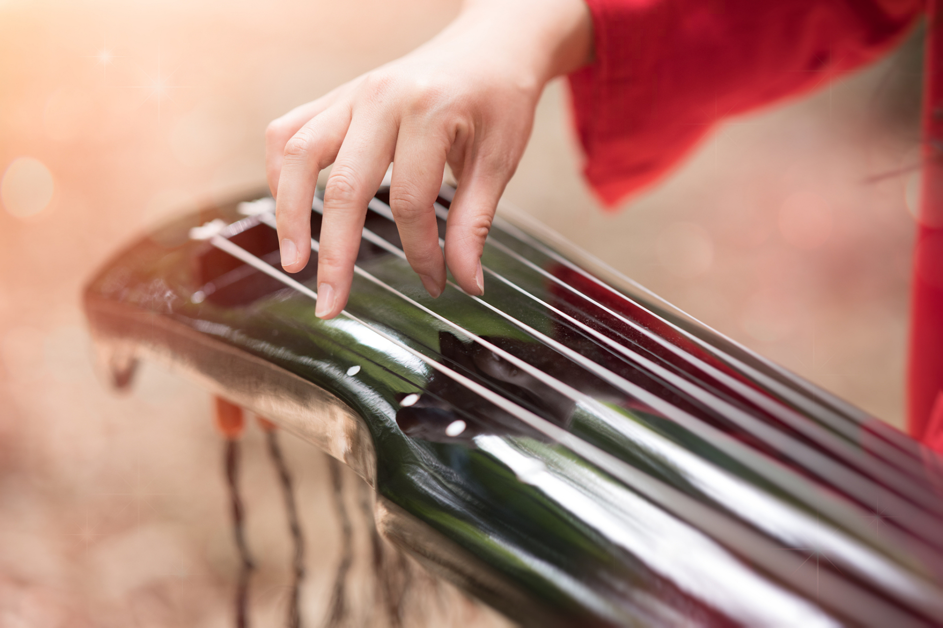 古筝演奏中不良坐姿以及纠正方法 在古筝演奏中,良好的坐姿对于技巧和